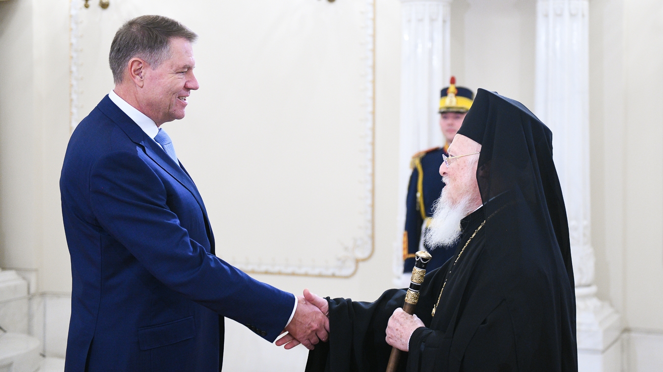 Patriarhul Daniel și Patriarhul Ecumenic Bartolomeu, primiți la Palatul Cotroceni. Klaus Iohannis nu participă la sfințirea Catedralei Mântuirii Neamului