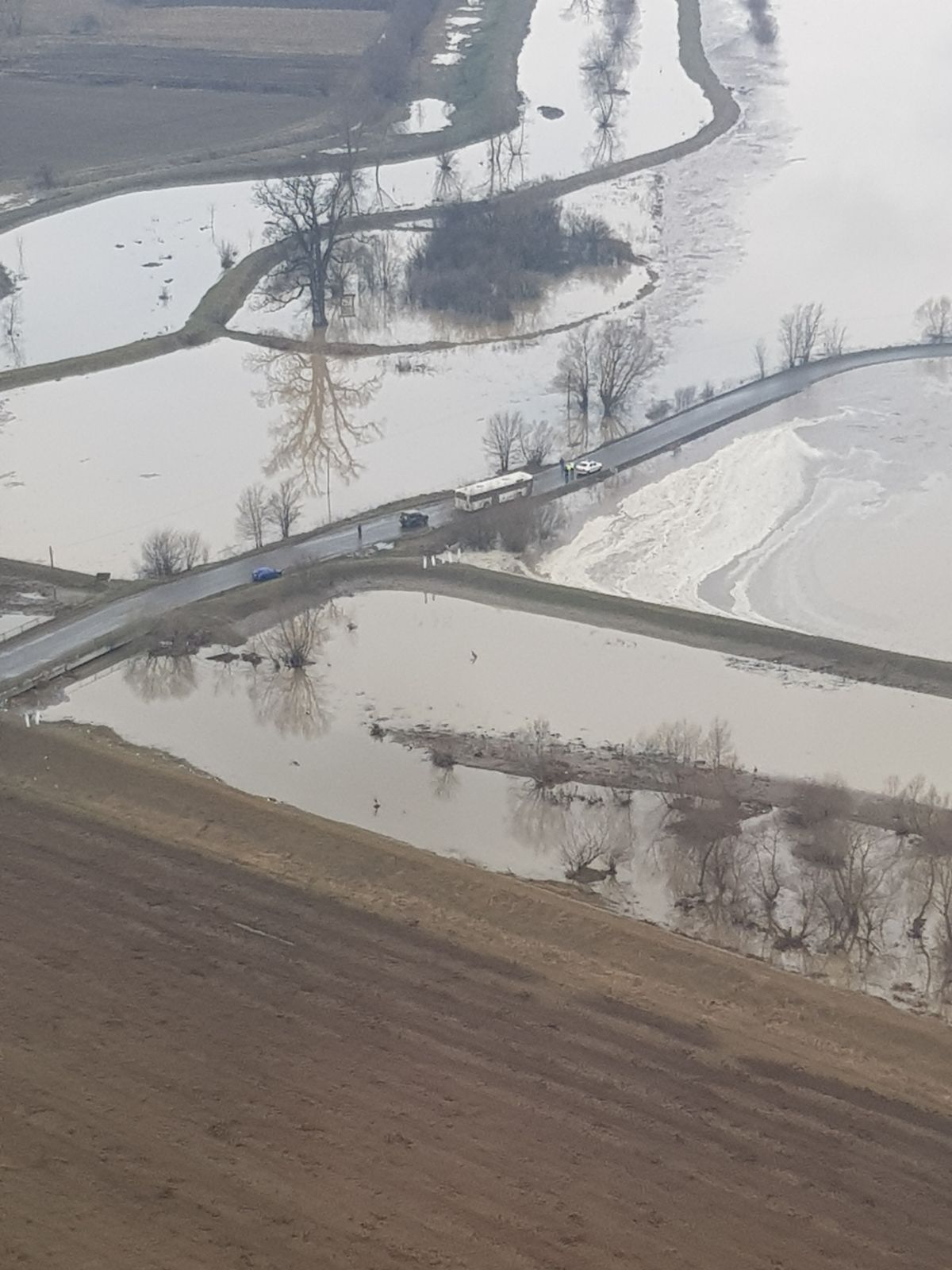 UPDATE/Ministrul de Interne a ajuns în zonele inundate din Covasna şi Braşov. Carmen Dan: "Se poate ajunge la evacuarea forțată a oamenilor” (FOTO&VIDEO)