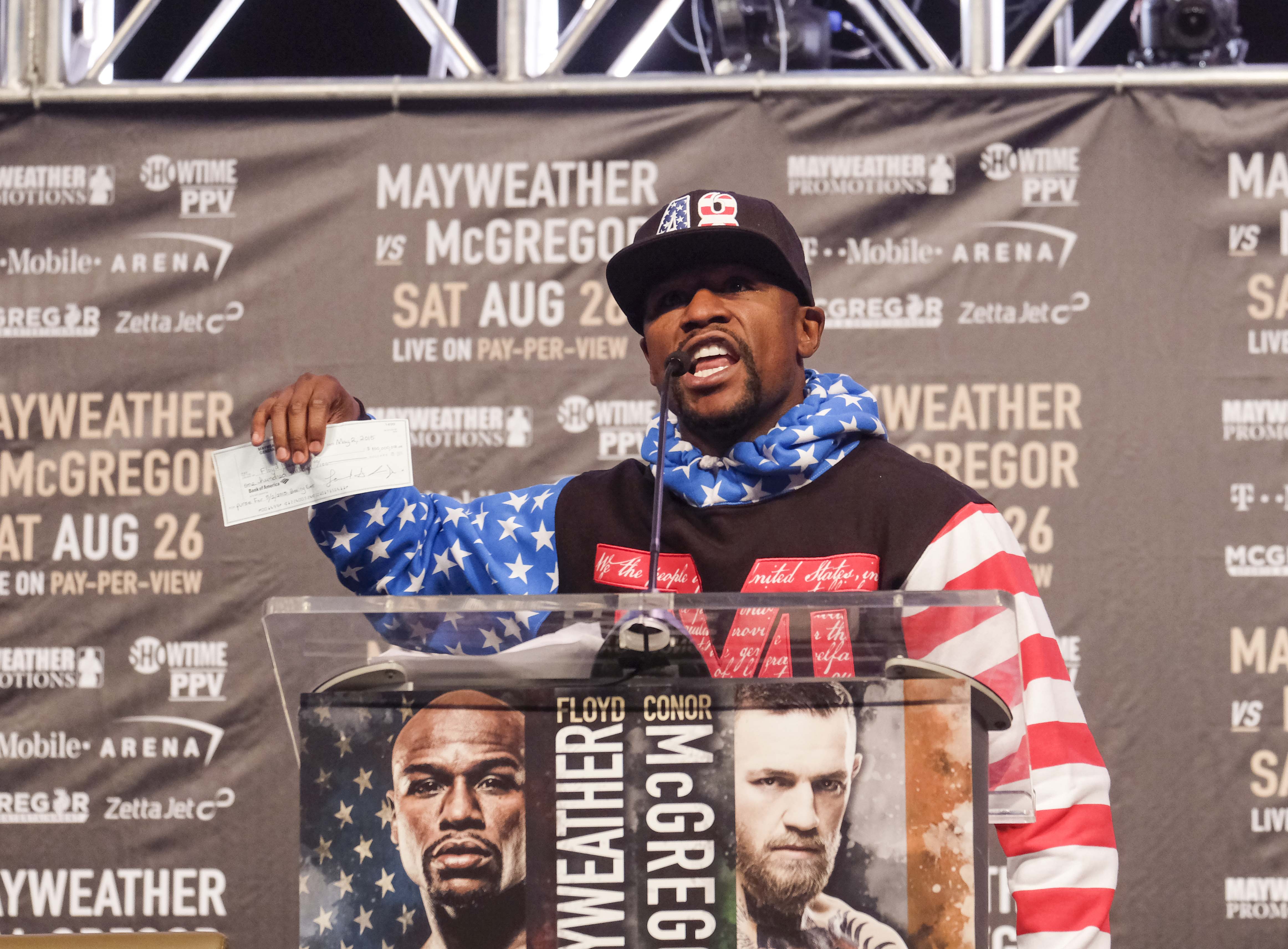 Totul despre meciul secolului, Mayweather vs McGregor. Lupta care a produs peste 1.000.000.000 $, o frecție ! Irlandezul a fost făcut KO în repriza a zecea. Floyd l-a menajat cât a putut! | LIVE&FOTO&VIDEO