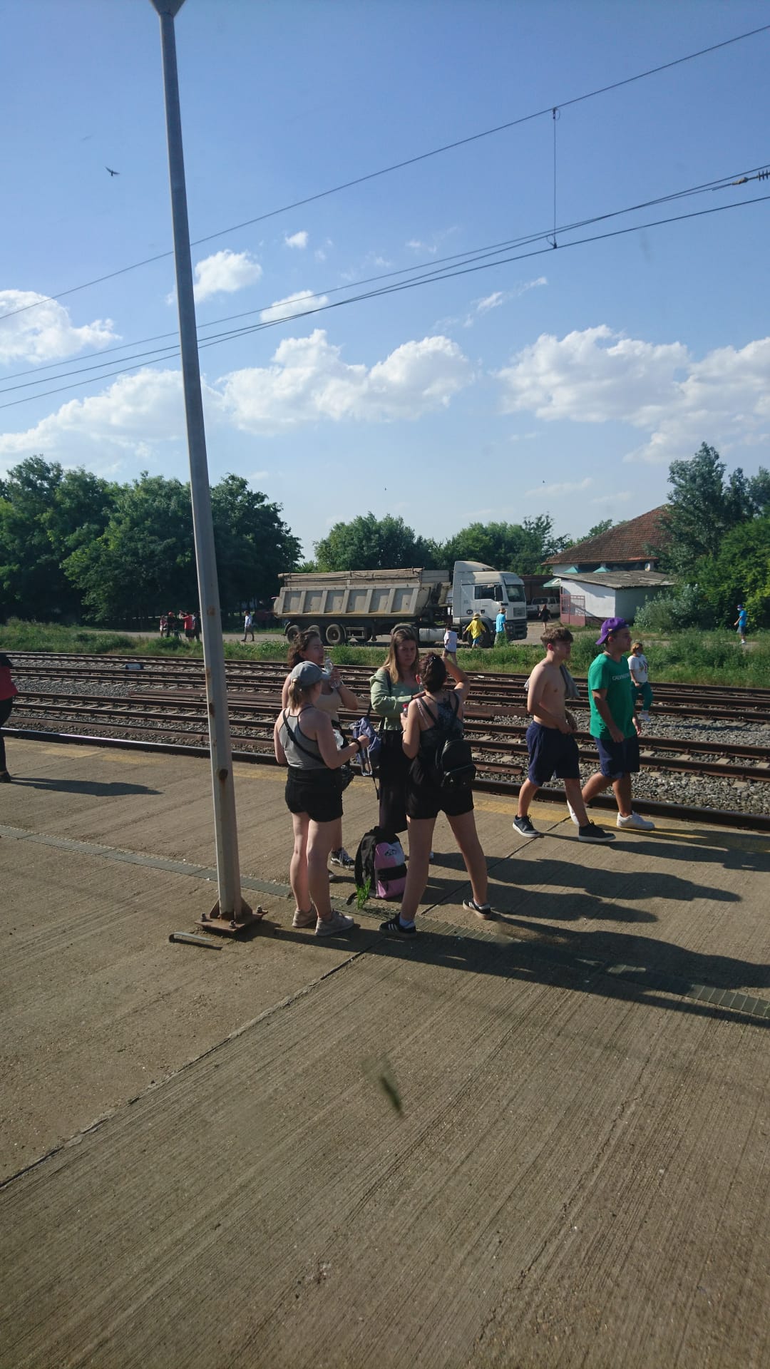 Zeci de călători, blocați la aproape 40 de grade în trenul cu care se întorceau de la mare. „Nu a mers aerul”