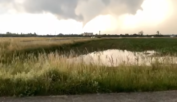 Döbbenetes felvétel készült a szombathelyi tornádó belsejéről: itt a videó
