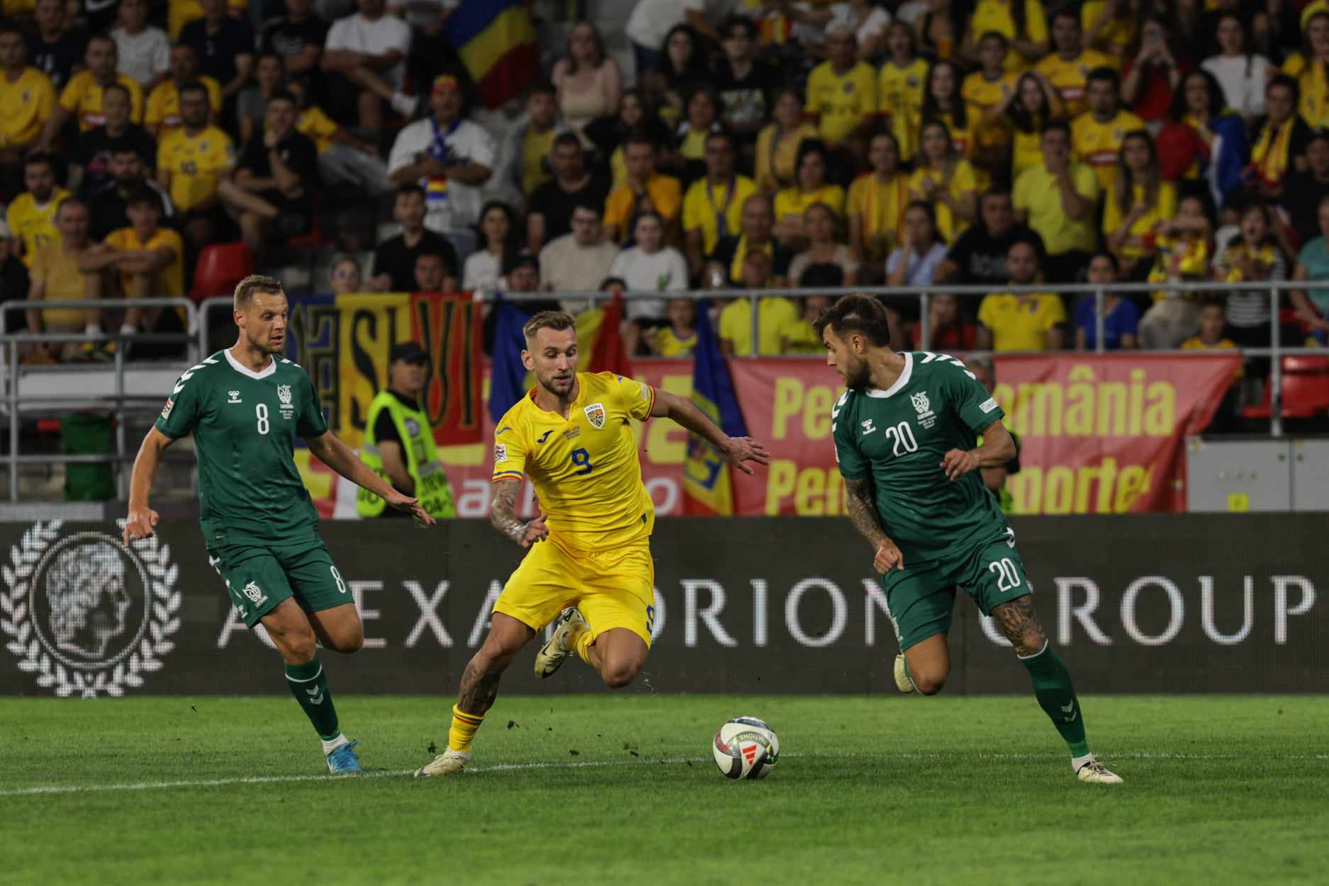 România - Lituania 3-1, în Liga Națiunilor. Schimbările lui Mircea Lucescu au adus victoria. VAR ne-a salvat de două ori