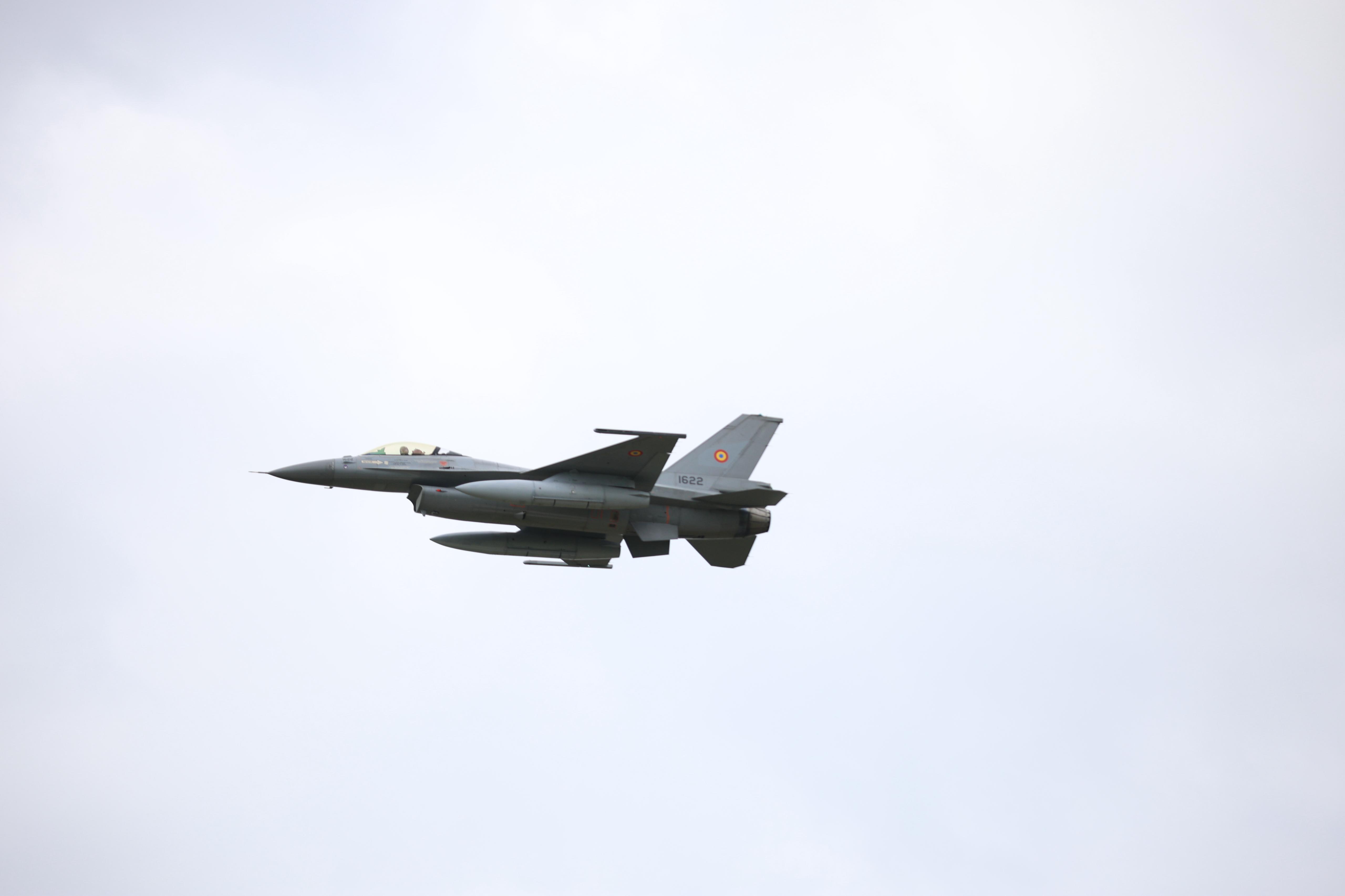 Alte trei avioane F-16 Fighting Falcon cumpărate din Norvegia au ajuns în România. MApN: „Ne consolidăm capabilităţile de apărare aeriană”