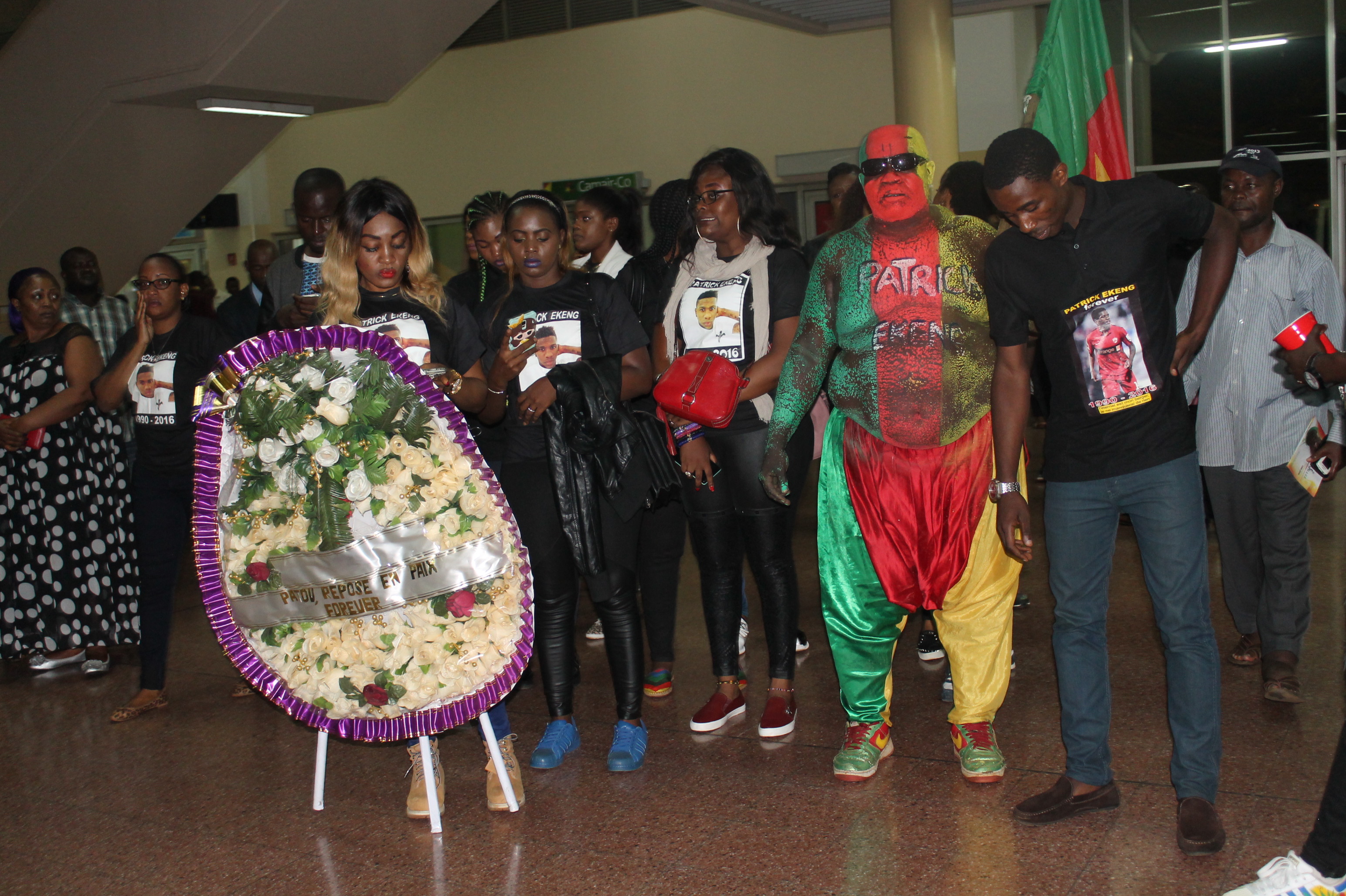 Patrick Ekeng a fost înmormântat la Yaounde, îmbrăcat într-un costum cu sigla lui Dinamo | VIDEO