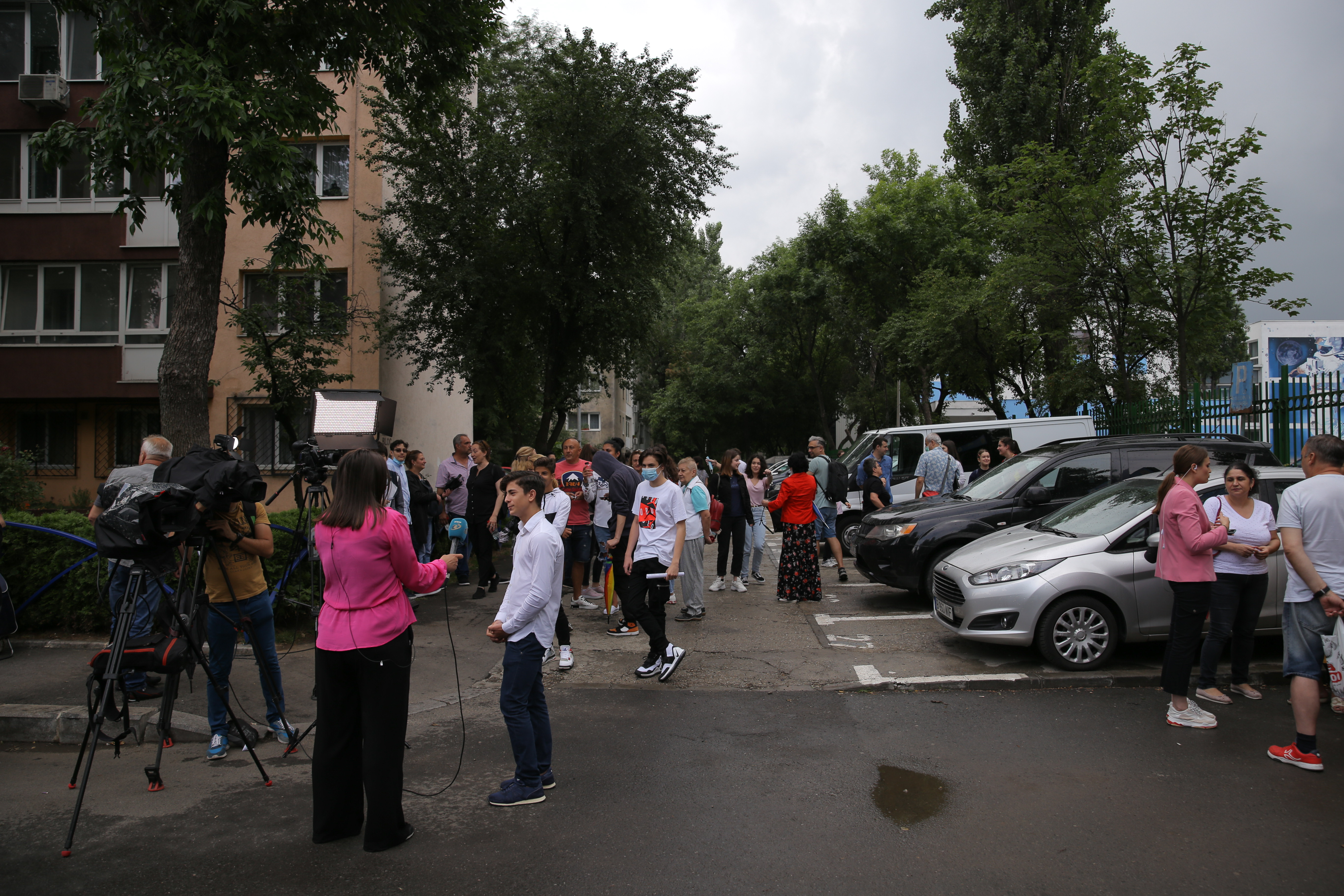Evaluarea Națională | Testarea la română, emoții mai mari pentru părinți decât pentru copii: ”A fost ușor, mă aștept la notă mare”