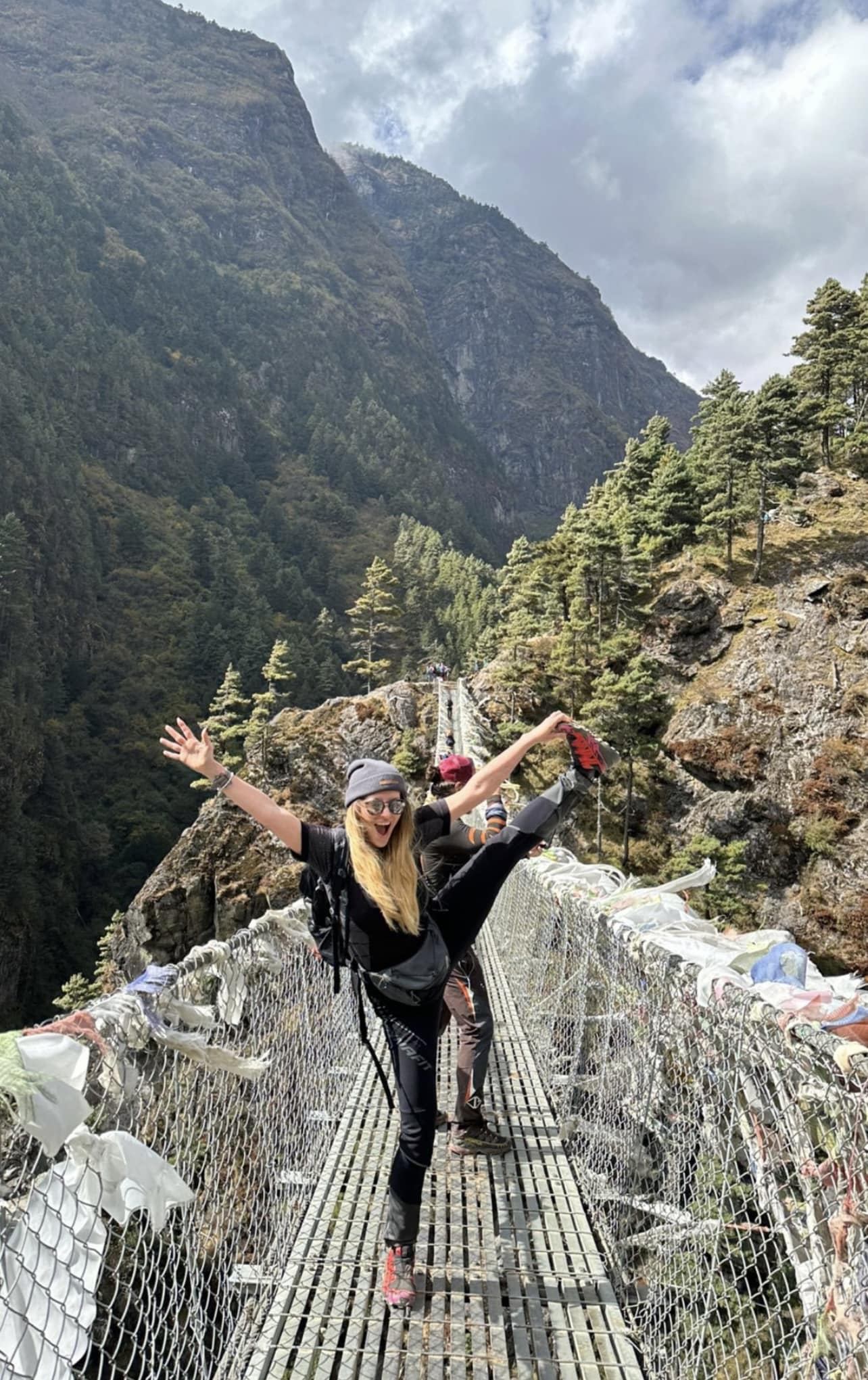 Delia Matache e vedetă în presa din Nepal. Ce au scris jurnaliștii despre cântăreață, care a pornit într-o călătorie neașteptată