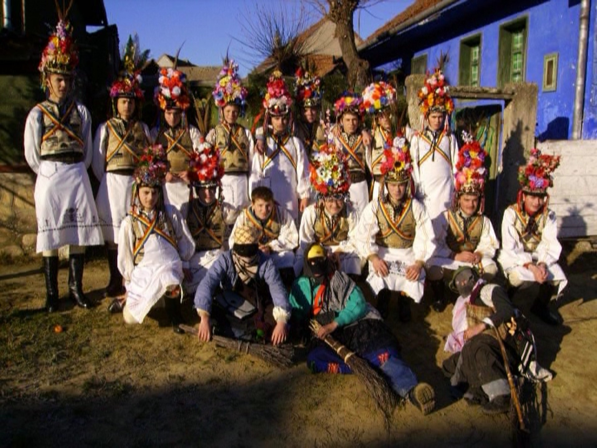 REPORTAJ/Tradiții în Ardeal: "Butea feciorilor", un obicei de Crăciun păstrat de sute de ani în judeţul Alba/FOTO