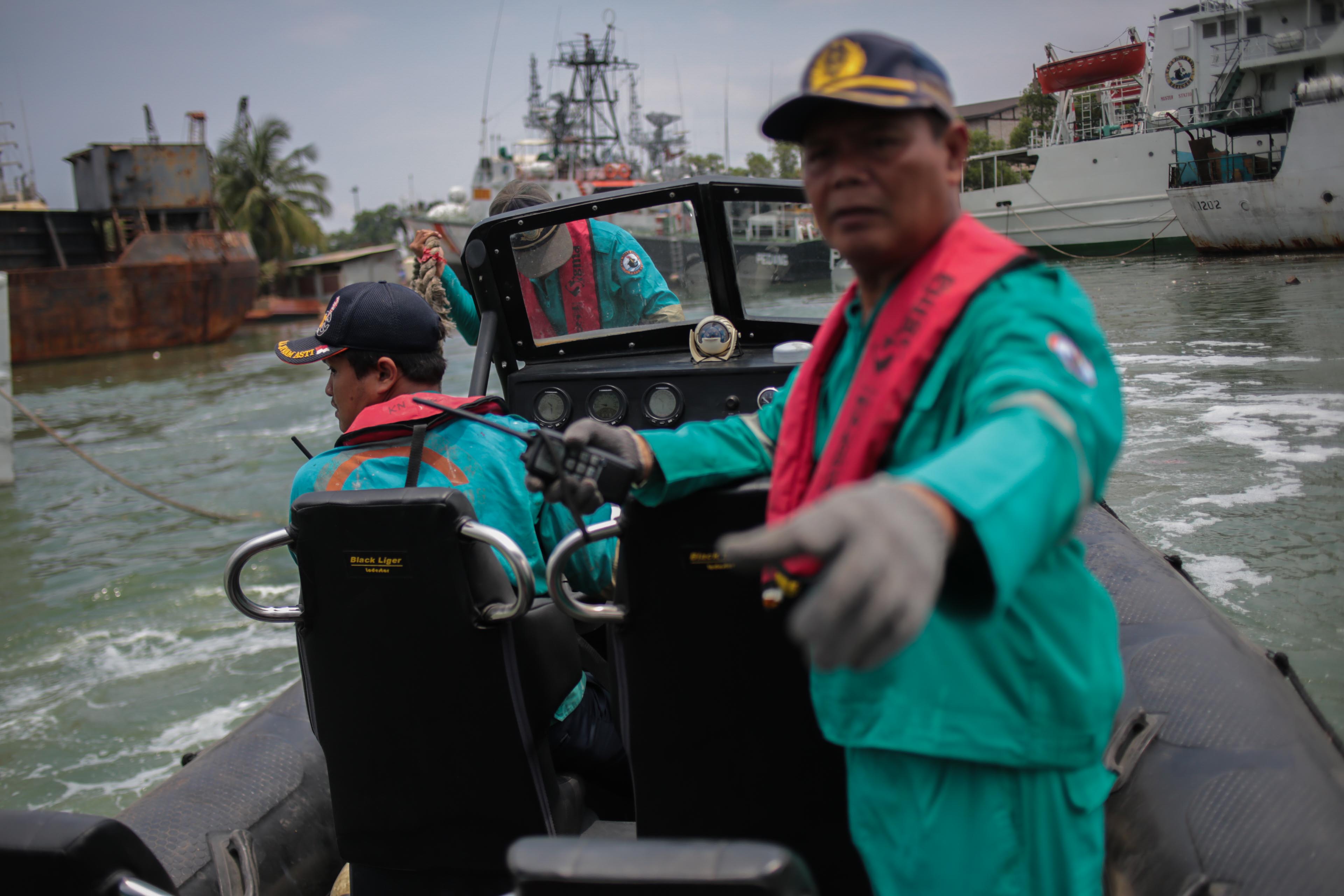 Fuzelajul avionului prăbuşit în Indonezia a fost localizat în mare. Aproape 200 de oameni erau la bordul aeronavei
