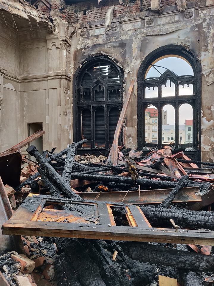 Cum arată Palatul Episcopal din Oradea după incendiul devastator. Imagini din interiorul clădirii de patrimoniu, publicate de Prefectura Bihor