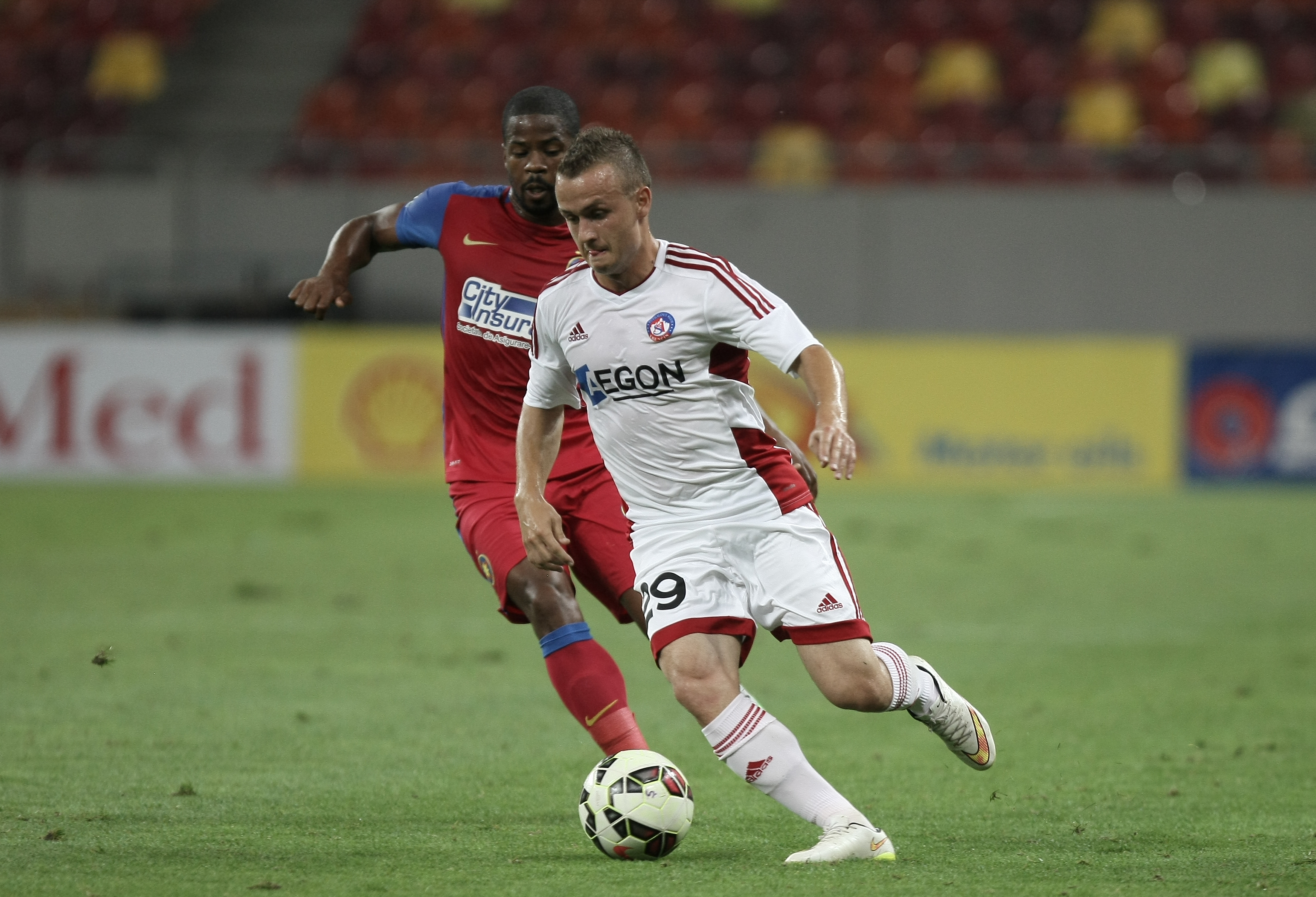 Liga Campionilor, turul II preliminar: Steaua - Trencin 2-3!!!! TrenCHIN!!!! Calificare jenantă a campioanei României! Mai întâi, Jairo l-a făcut franjuri la Papp, apoi Muniru și Tade au echilibrat situația pe tabelă. Pe final, Wesley i-a apropiat pe slovaci la un gol de calificare, iar Bero a avut șansa unui 4-2 halucinant! Rădoi continuă seria execuțiilor! După Tamaș, Țucudean și Luchin, l-a dat afară și pe Iancu / LIVE BLOG&GALERIE FOTO