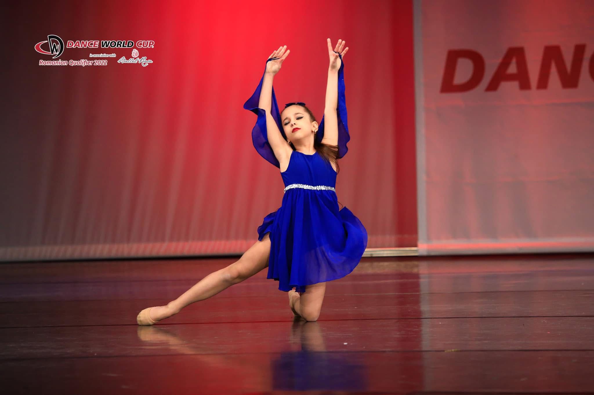 Povestea Antoniei Ursu, micuța balerină de 11 ani, calificată în finala Youth America Grand Prix din Texas. „În momentul în care încep să dansez, orice durere, orice gând sau emoție dispar, iar eu rămân doar cu muzica”