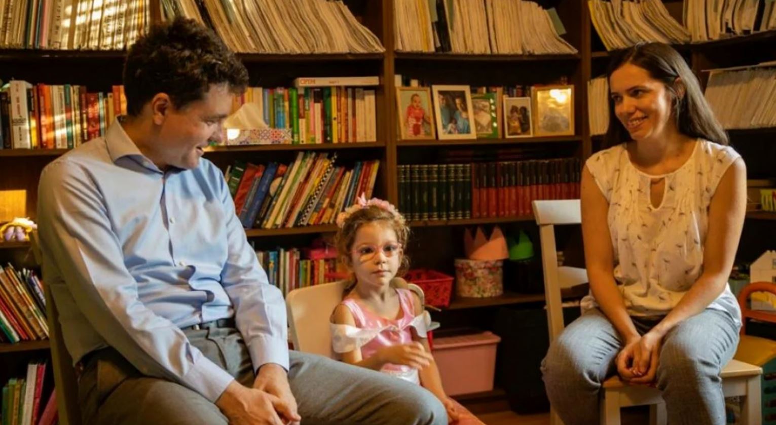 Imagini din casa în care Nicușor Dan locuiește cu chirie. Cât plătește lunar: „O cameră și două dormitoare la mansardă”
