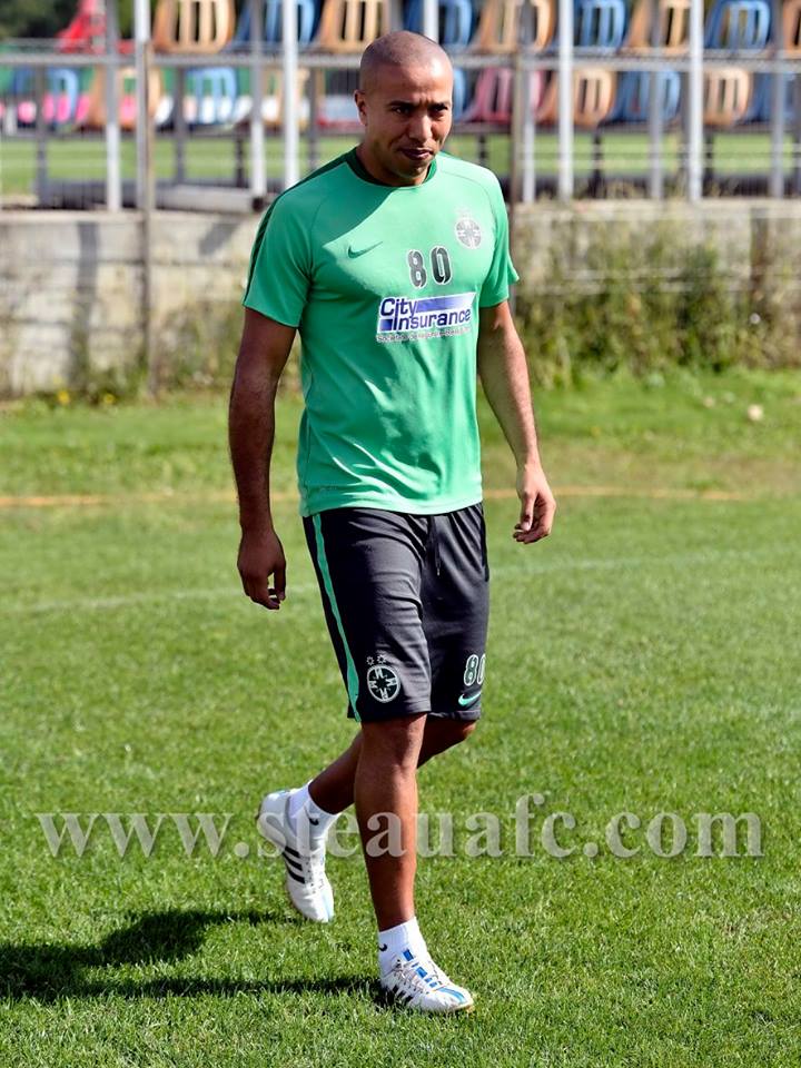 Steaua l-a prezentat oficial pe marocanul Houssine Kharja. Mirel Rădoi: "Să nu se aştepte ca Houssine să decidă singur meciurile" / GALERIE FOTO