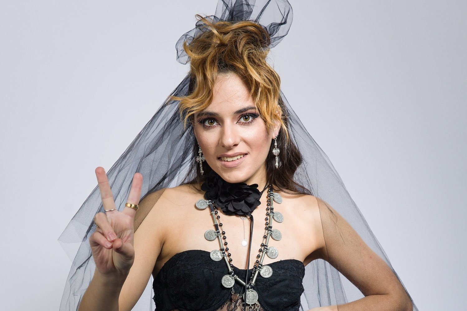 Cine este Alexandra Căpitănescu, artista care va reprezenta România la Eurovision 2026. Alături de cine va urca pe scenă