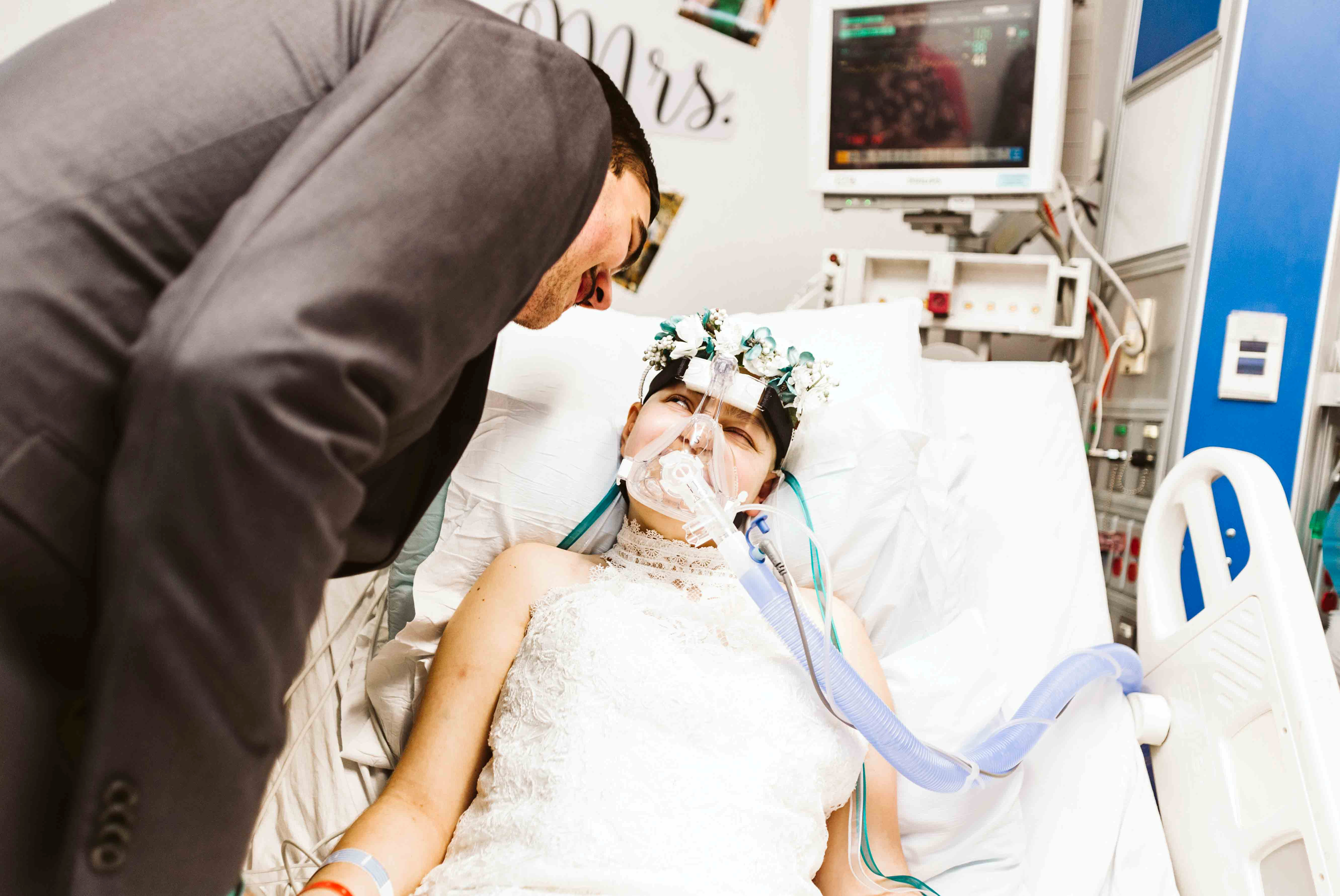 FOTO | O tânăra bolnavă de cancer a avut parte de nunta visurile ei cu trei zile înainte să moară