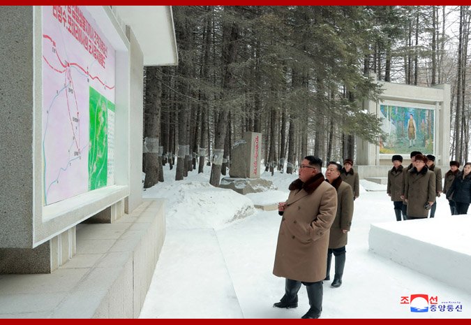 Kim Jong Un, călare pe un cal alb, pe muntele sacru al Coreei de Nord. Imaginile misterioase care prevestesc un anunț major