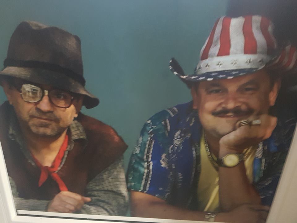 FOTO/Bar „Las Fierbințí”, deschis la Alba Iulia. Pereţii tapetaţi cu poze cu Celentano, Bobiţă, Firicel şi alte personaje din celebrul serial