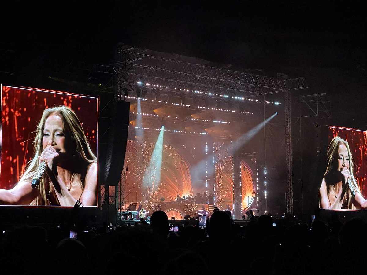 Imagini de la concertul lui Jennifer Lopez din București. Mesajul artistei pentru fanii români: „Faceți ce iubiți”