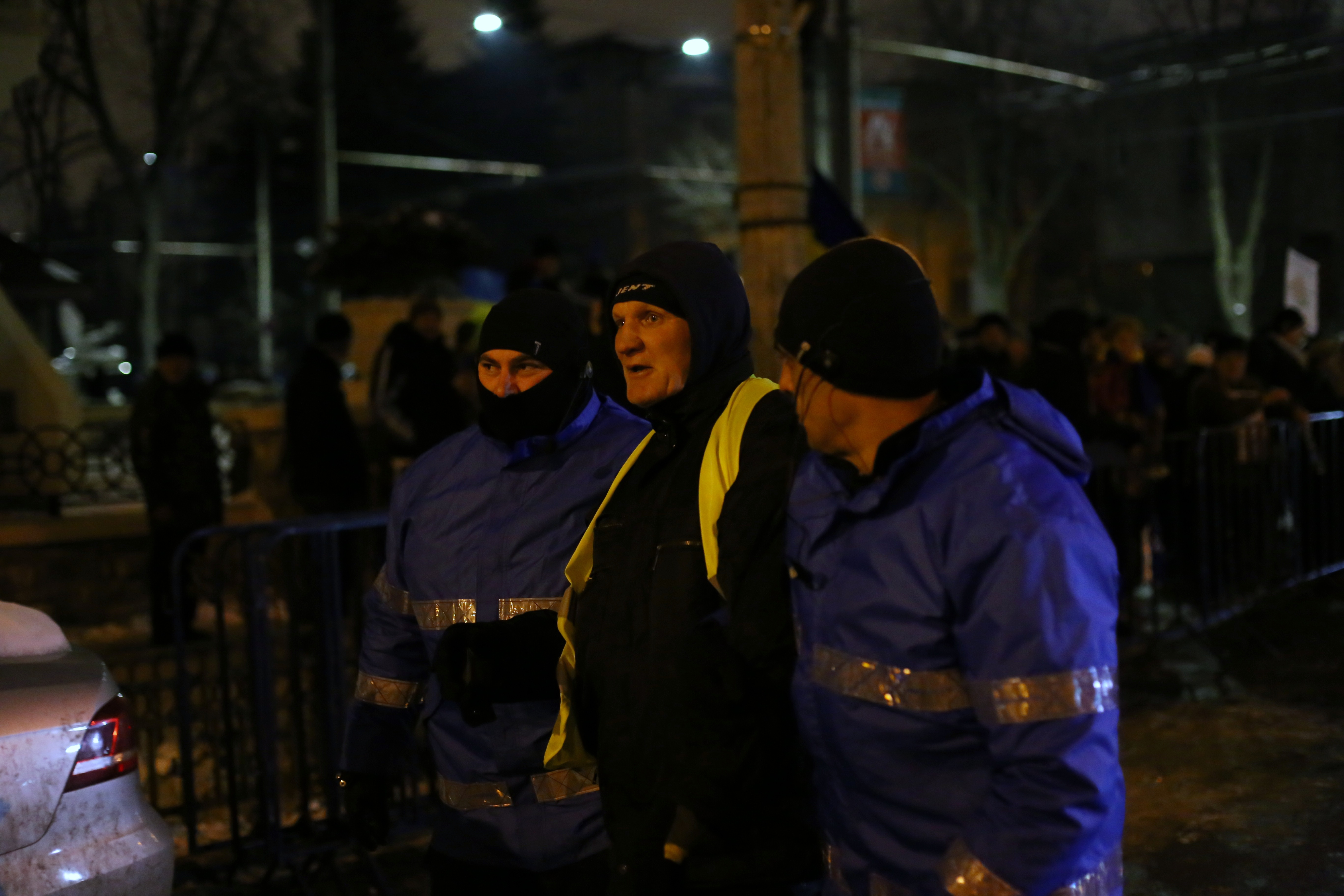 UPDATE. A 14-a zi de proteste în Capitală. Circa 1.000 de oameni s-au adunat din nou în Piața Victoriei și circa 200 la Palatul Cotroceni / FOTO