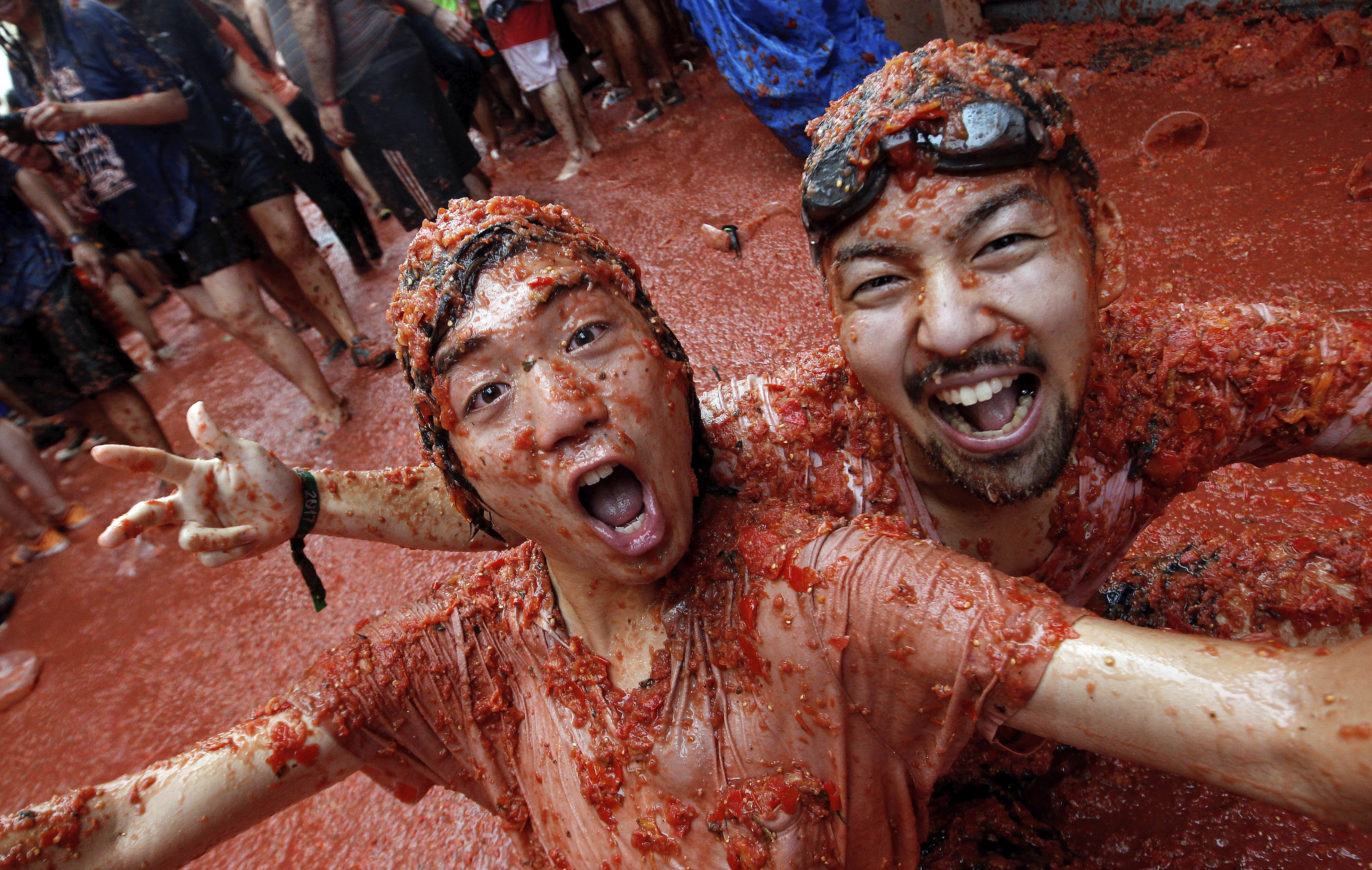FOTO | Aproximativ 22.000 de oameni s-au bătut cu roșii la celebrul festival Tomatina