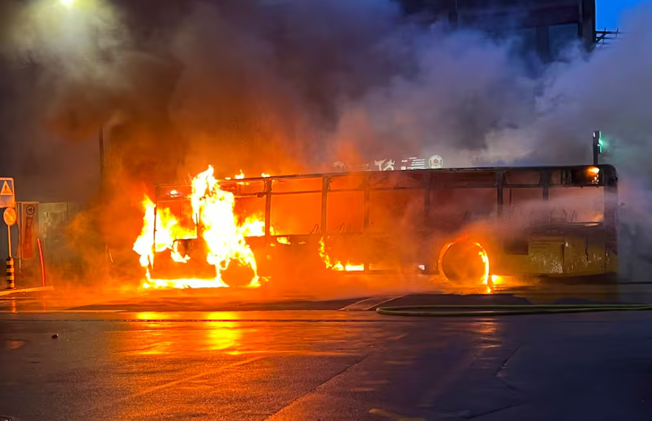 6 morți și 5 răniți, după ce un autobuz a luat foc, în Elveția: „Mână criminală, act intenționat, posibil terorist”