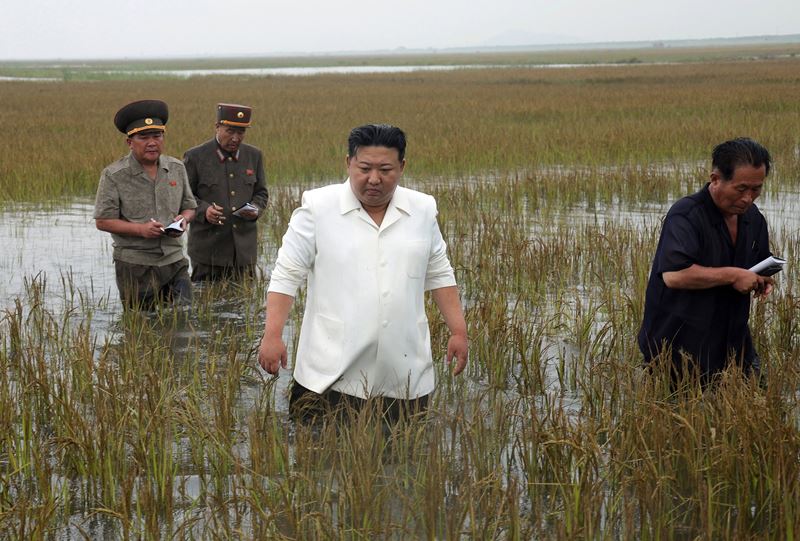 Kim Jong Un critică guvernul, după inundațiile din Coreea de Nord. „Un dezastru uman din cauza iresponsabilităţii leneşilor”