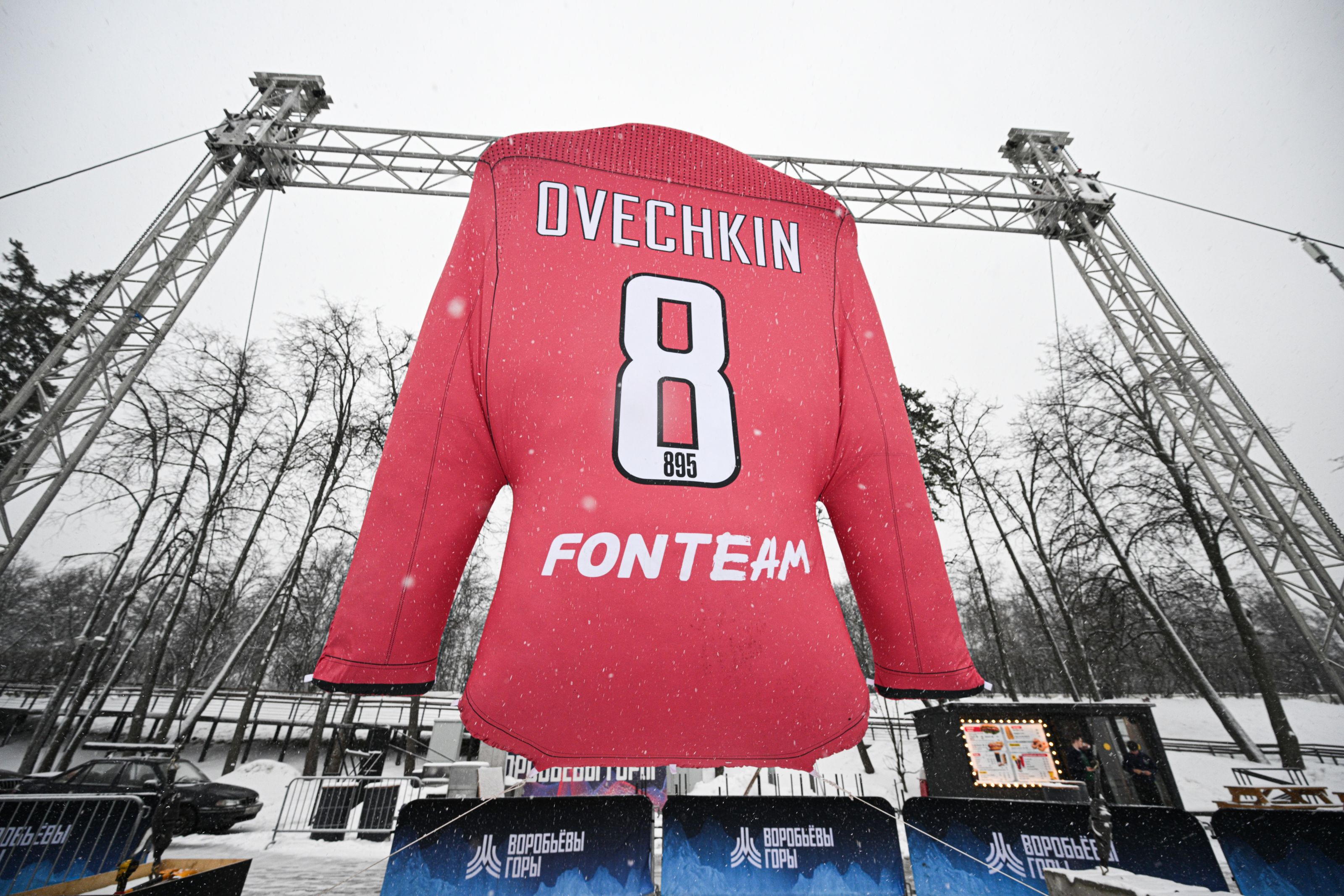 Alex Ovecikin a devenit cel mai bun marcator din istoria NHL, performanța este folosită în scopuri propagandistice: „Gol direct în meciul cu NATO”