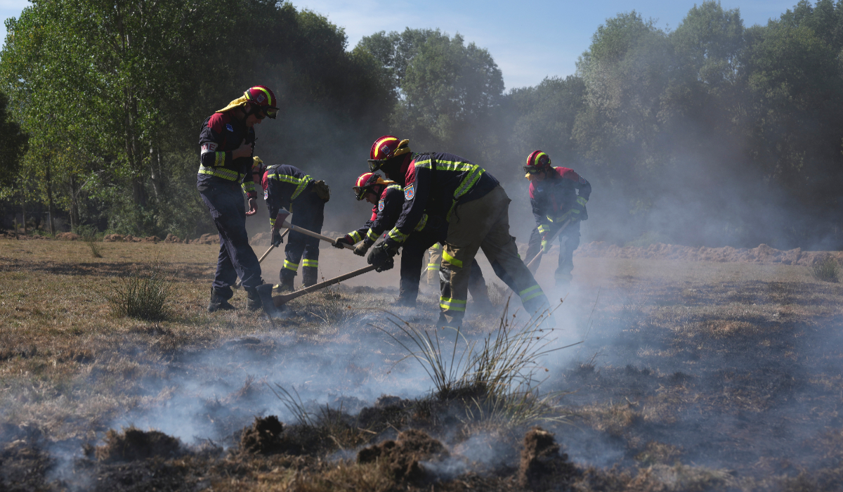 Incendii de vegetație în Grecia, Franța și Spania: zid de foc la 60 km de Atena, 200 de persoane, evacuate pe mare