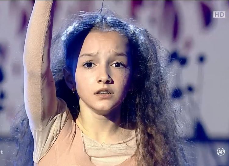 Ce spectacol a făcut Ema Stoian, micuța dansatoare care a primit Golden Buzz de la Andra la „Românii au talent”! Reacția cântăreței după prestația preferatei ei | FOTO