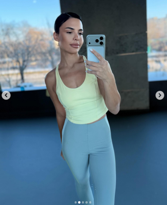 Cum arată Andreea Popescu după ce a slăbit 17 kilograme. Imagini de la sală cu fosta dansatoare a Deliei. „Începe să-mi placă”