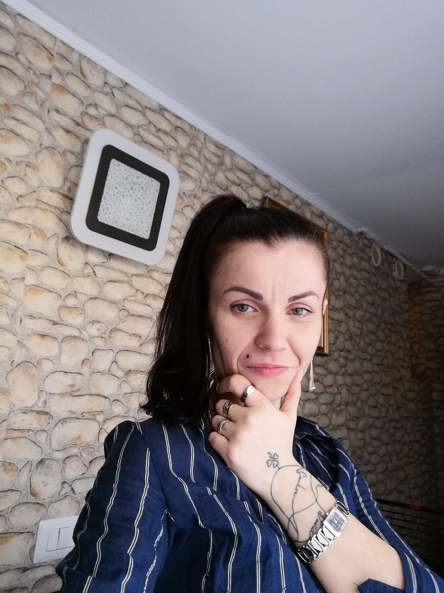 Cum s-a ridicat în lumea interlopă „Regina drogurilor” care s-a spânzurat la Rahova: Marsilia Mantu „prepara” stupefiante la cuptorul cu microunde și le vindea la geam