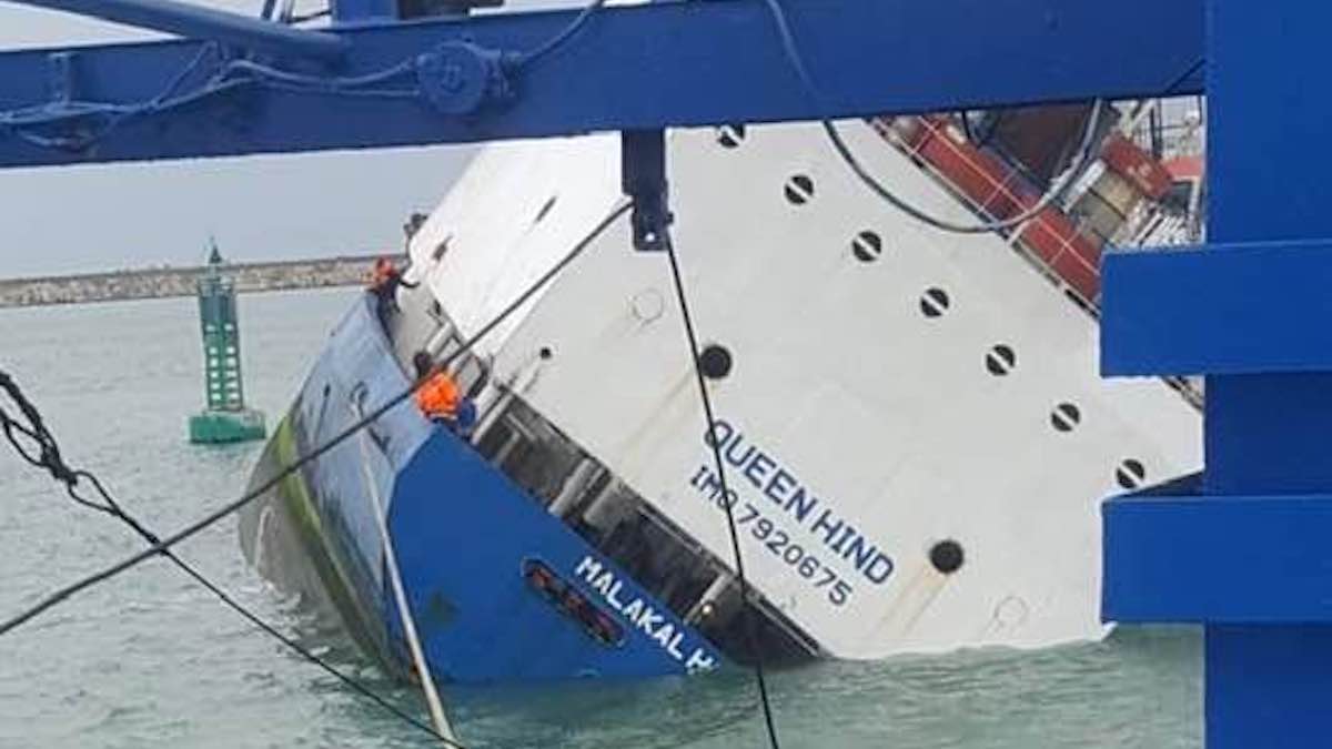 O navă care transporta mii de oi este în pericol de scufundare, în Portul Midia. Cum s-a intervenit pentru salvarea marinarilor