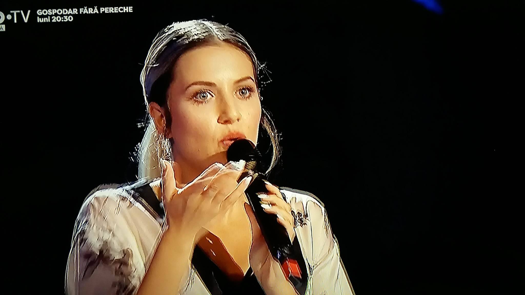 VIDEO | Diana Francesca n-a întors niciun scaun, dar i-a dat doi pumni în stomac lui Smiley. E campioană națională la karate