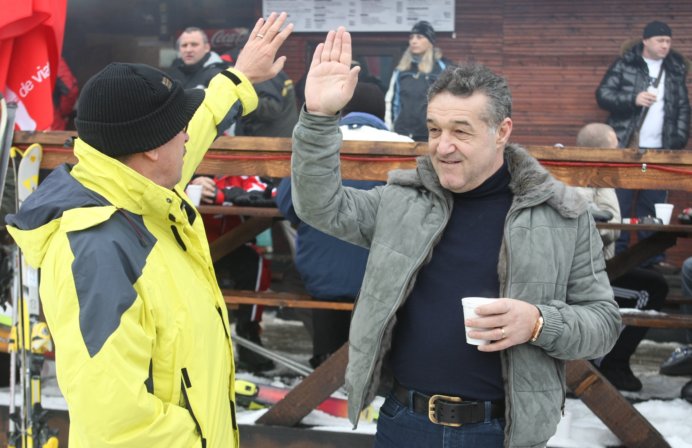 Steaua duce dorul unor fotbaliști adevărați, dar Gigi Becali dă banii pe petreceri private! Revelion de 10.000 de euro la munte! GALERIE FOTO