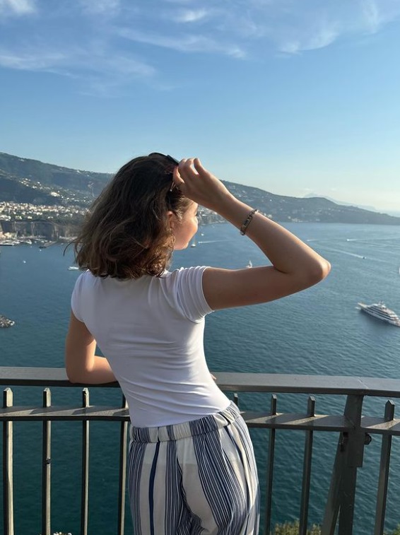 Irina Columbeanu, vacanță de lux în Italia înainte să se întoarcă în America. Cum a apărut în Positano, cel mai cunoscut oraș de pe Coasta Amalfitană