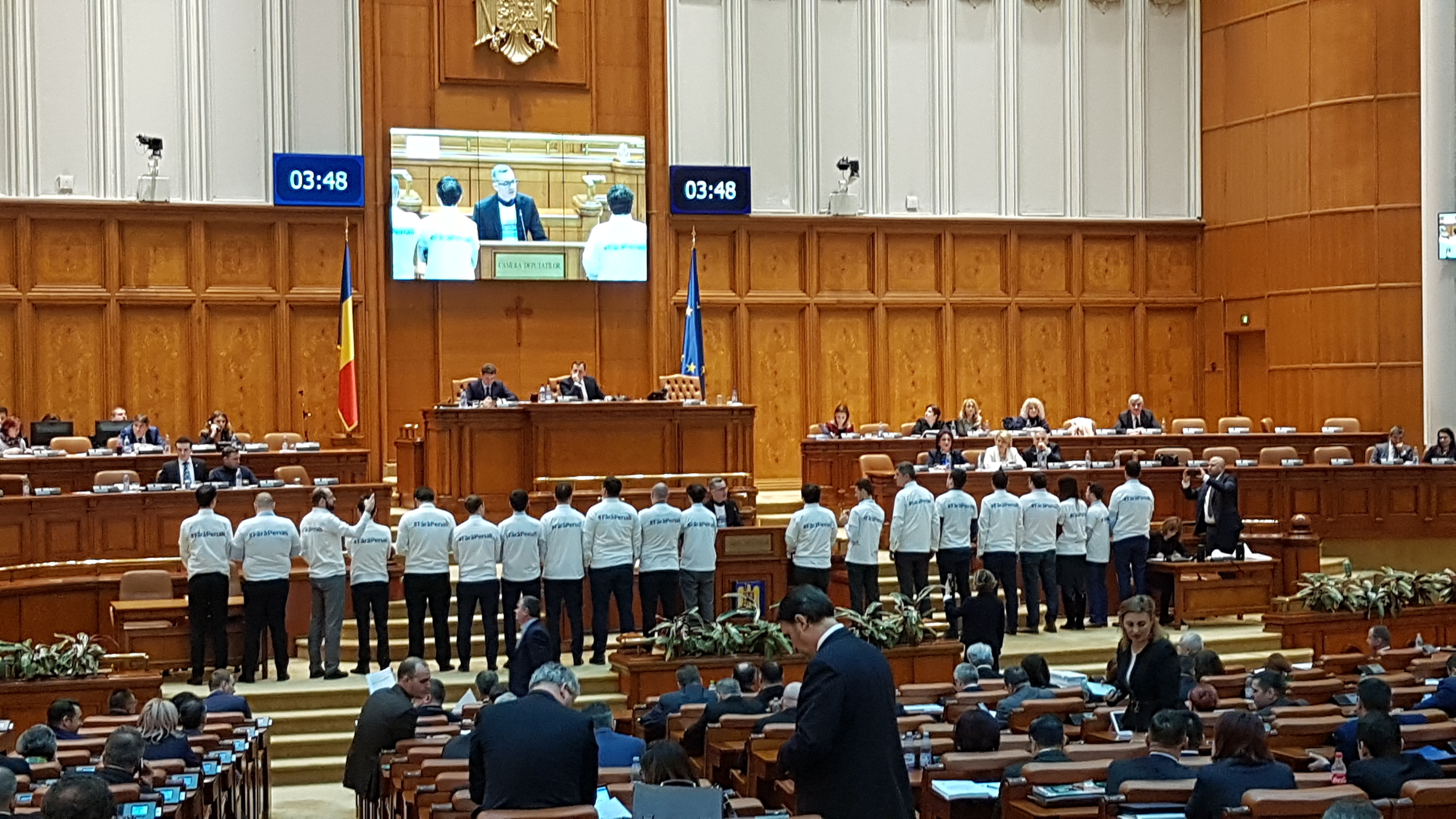 UPDATE. Legile justiției au fost votate în Camera Deputaților; USR, protest cu tricouri inscripționate #farapenali (FOTO /VIDEO)