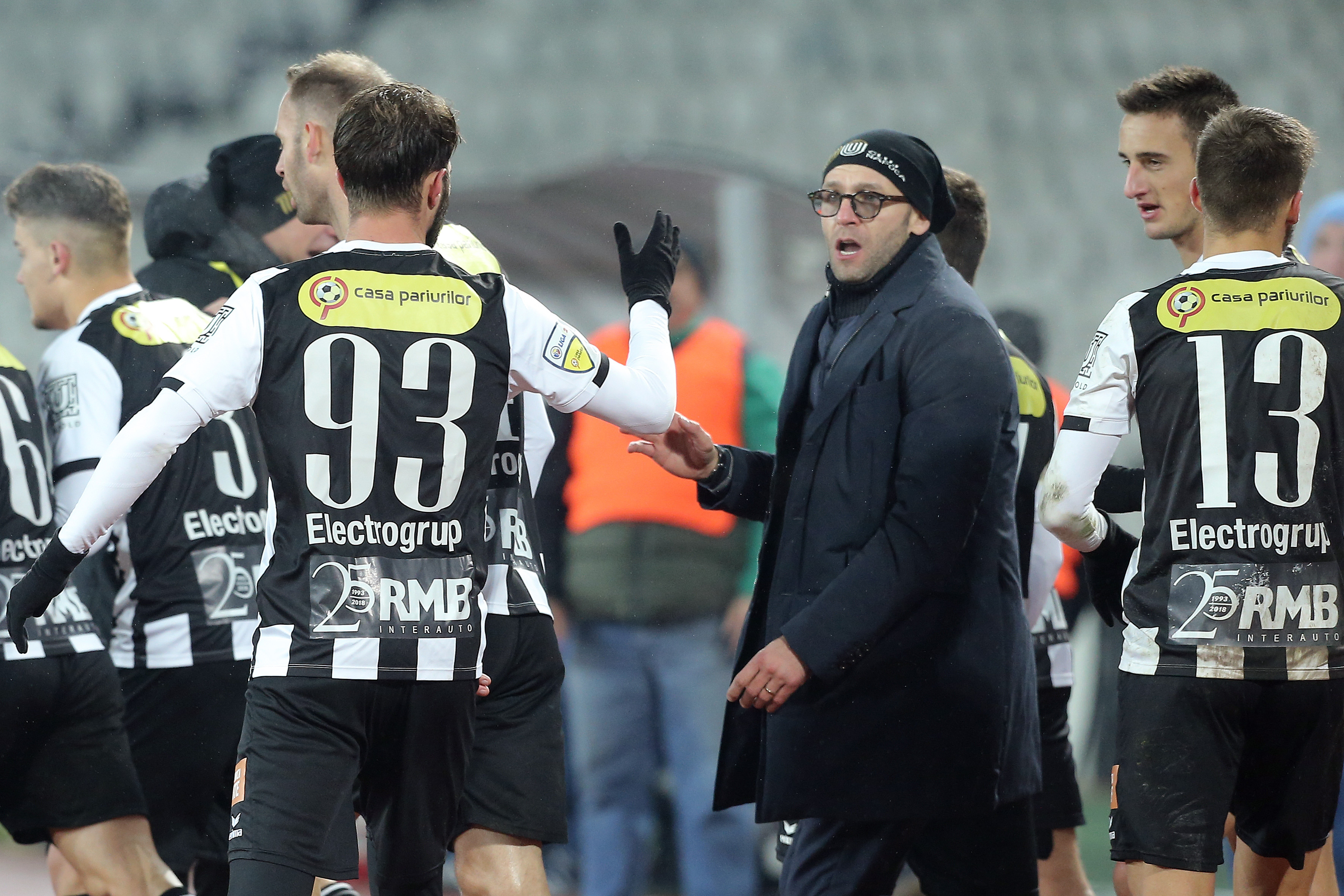 Bogdan Lobonţ a debutat cu dreptul ca antrenor. U Cluj a câştigat derby-ul cu Chindia | GALERIE FOTO