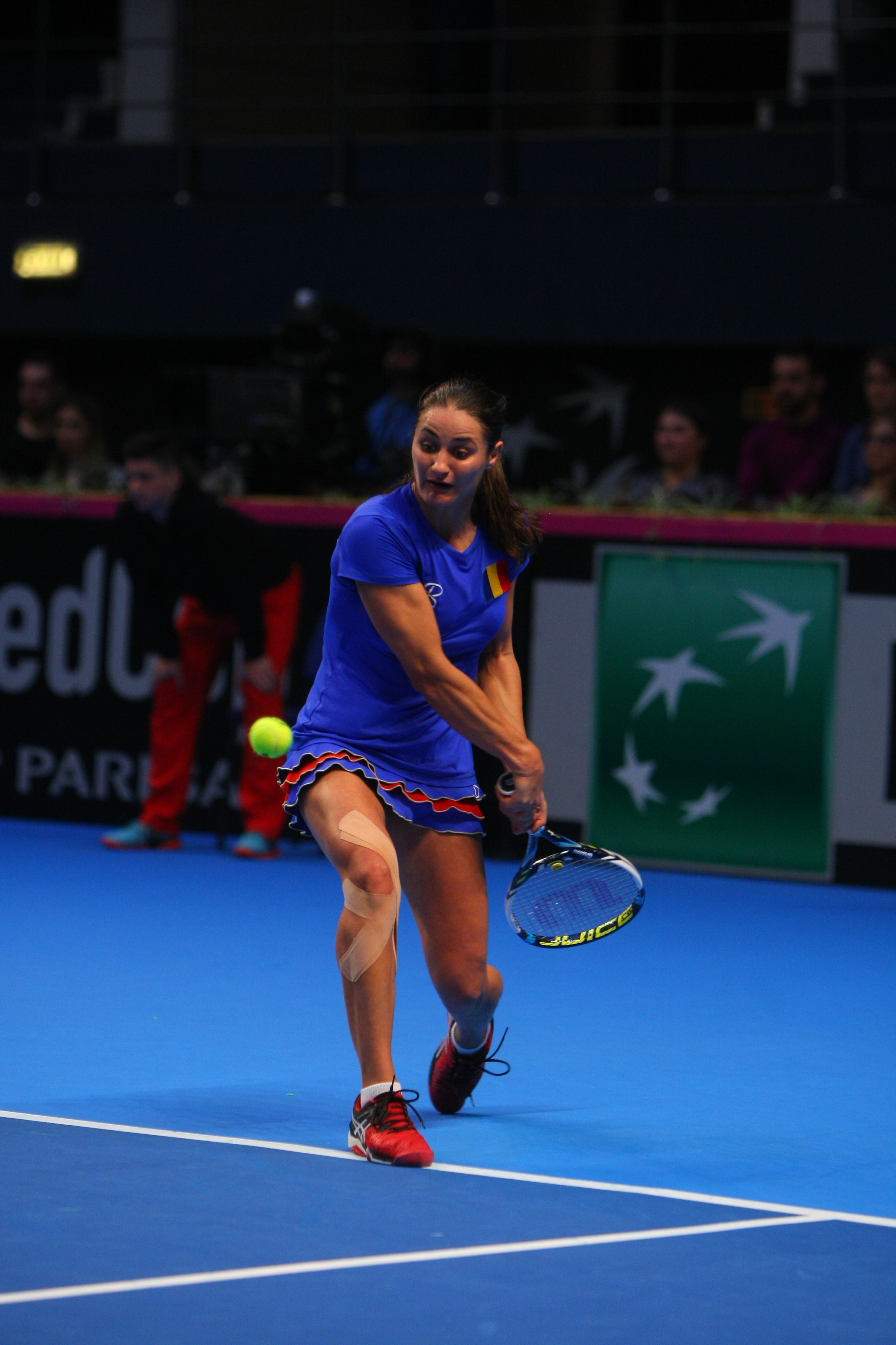 România a fost învinsă de Belgia, în primul tur al Grupei Mondiale II din Fed Cup. Irina Begu a jucat la simplu, dar a pierdut în setul decisiv. Reacții  | FOTO & VIDEO