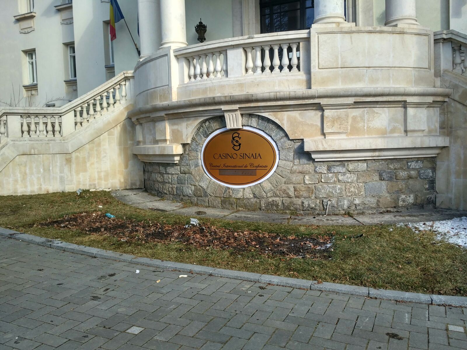 REPORTAJ/ Tunelul secret uitat de vreme prin care plecau de la Casino Sinaia bogații cu averi fabuloase - VIDEO