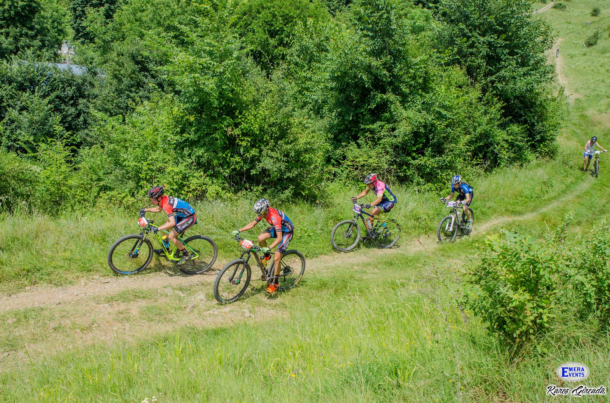 38 de curse pline adrenalină la concursul Livada cu Cireși. A cincea competiție din calendarul Riders Club a oferit o experiență frumoasă participanților / GALERIE FOTO