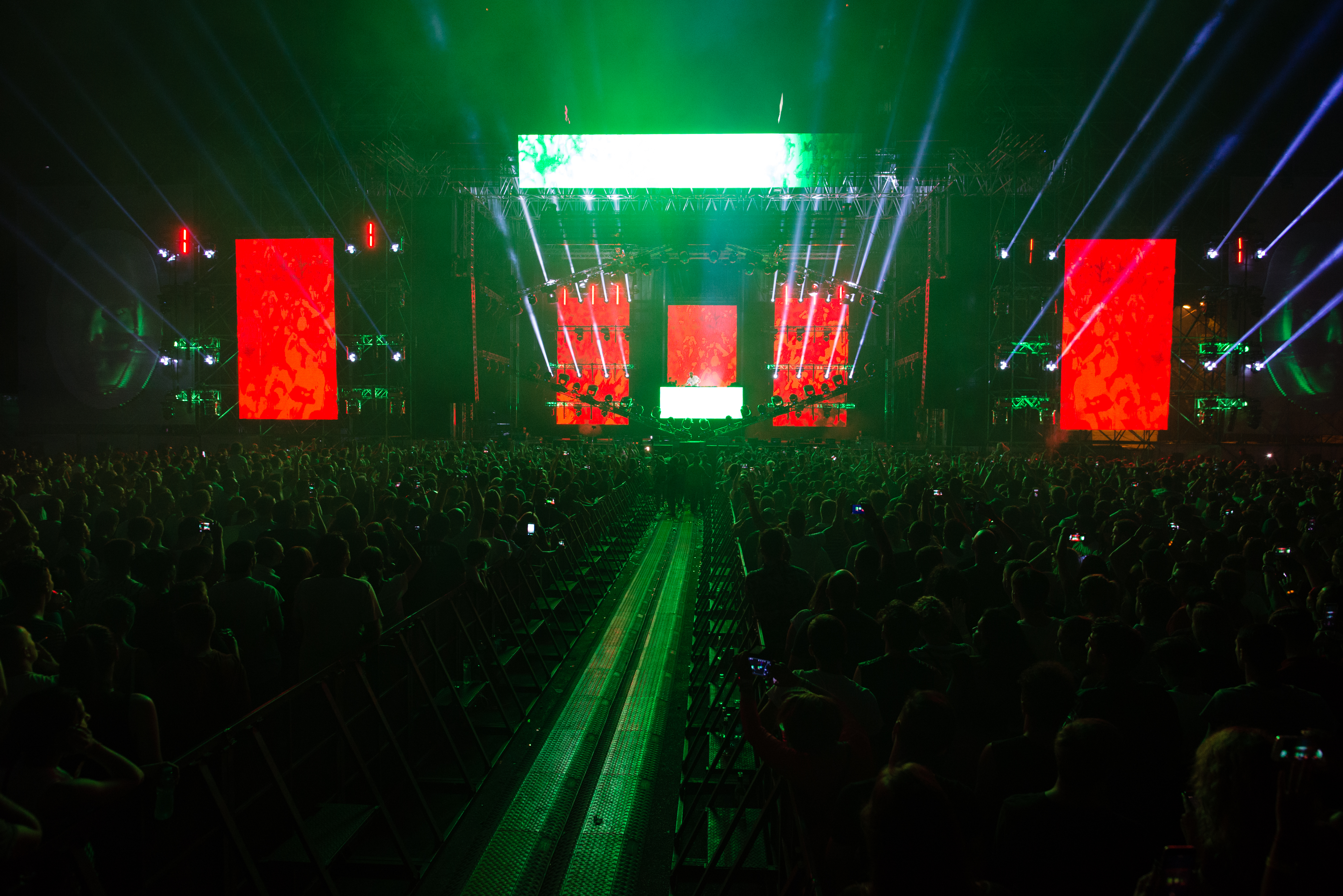 David Guetta, show electrizant la Romexpo. Mii de oameni au venit să-l vadă | FOTO