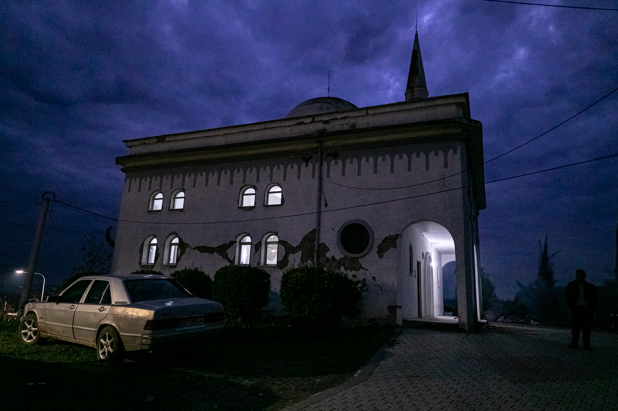 Thumanë, satul din Albania care va fi ras de pe fața pământului. Autoritățile au decis să dărâme toate clădirile rămase în picioare după cutremur