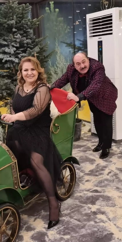 Romică Țociu nu are grijă de banii familiei. Soția se ocupă: „Nicoleta îi direcționează. Dacă ea n-ar fi, s-ar alege praful”