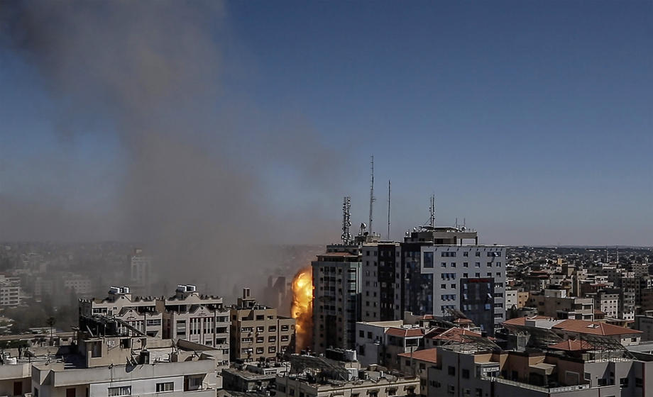 Armata israeliană a distrus o clădire din Gaza în care erau sediile AP și Al Jazeera
