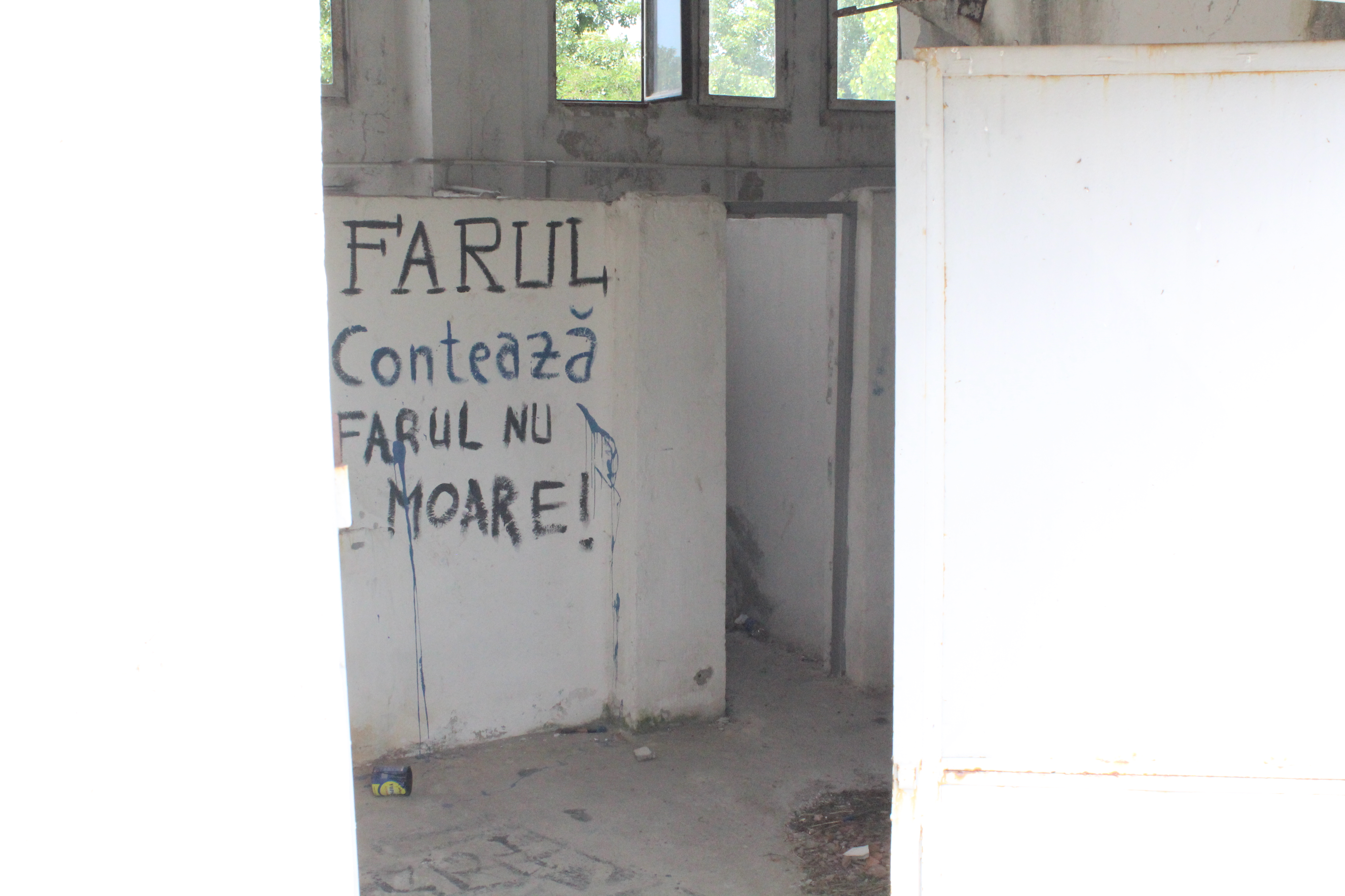 Supercupa de pe 8 iulie, pe un stadion ca după bombardament / FOTO