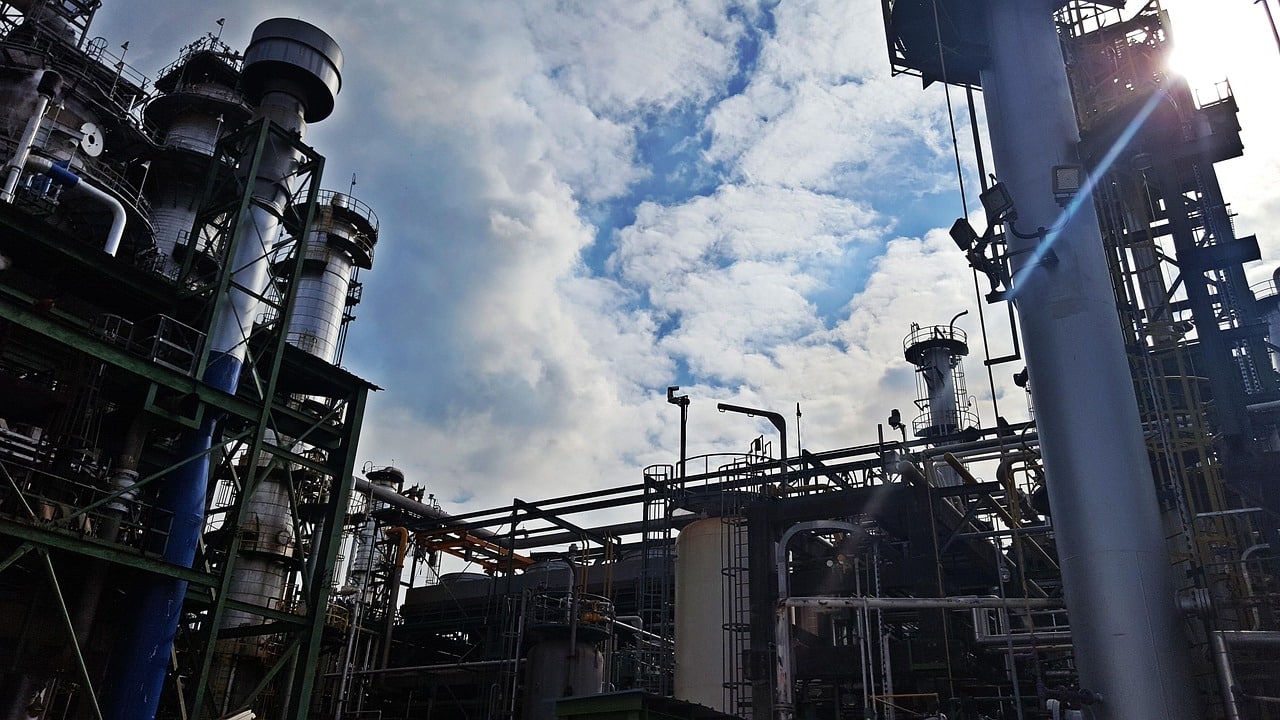Chinese oil refiners turn to African and Brazilian oil as falling freight rates open new buying opportunities beyond Russia