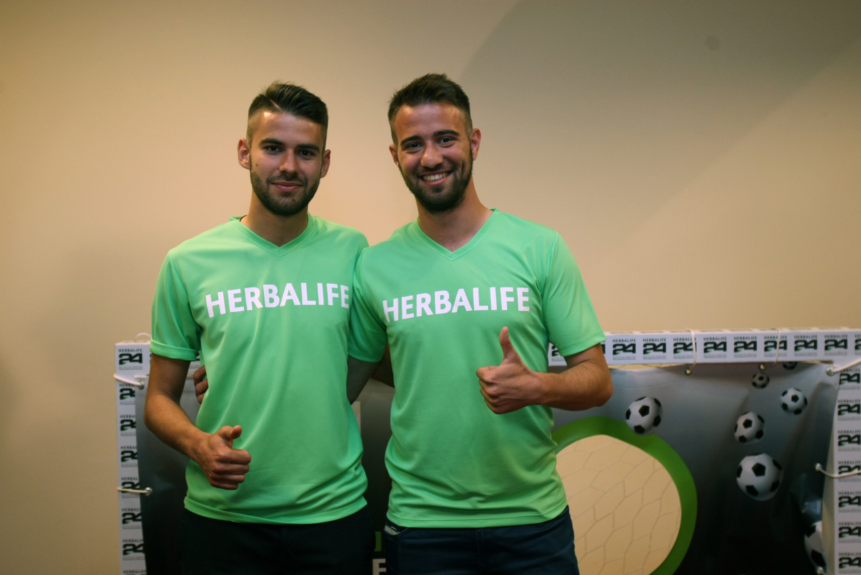 Bogdan Țâru, omul lui Hagi, își face reclamă: ”N-am vicii!” Dar are tatuaj a la Beckham / FOTO