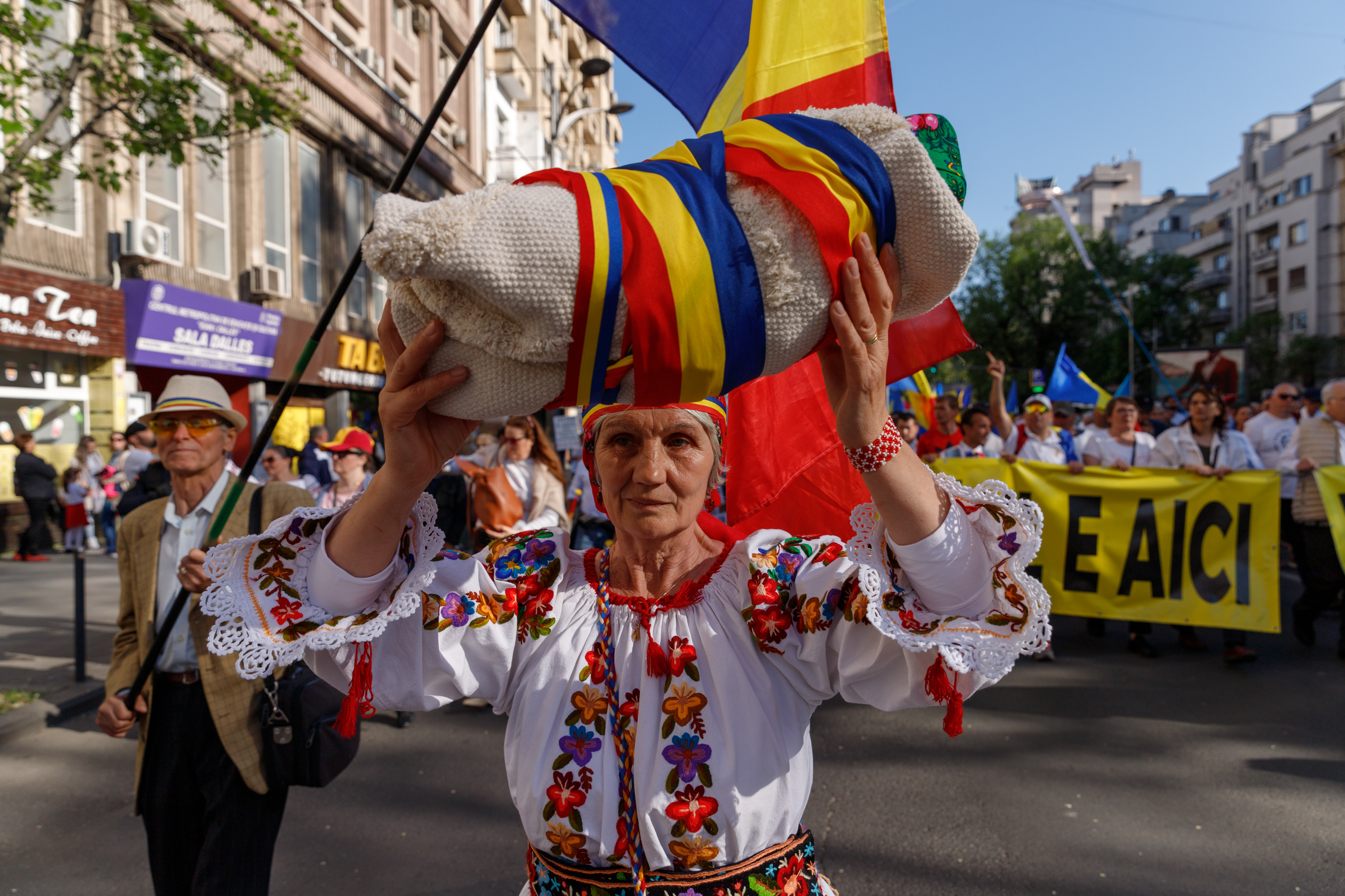 REPORTAJ. Am mers patru ore alături de protestatarii AUR. Ce i-a motivat să vină de la sute de km distanță la chemarea singurului lider de partid din România care e pomenit de susținători pe numele mic: „George”