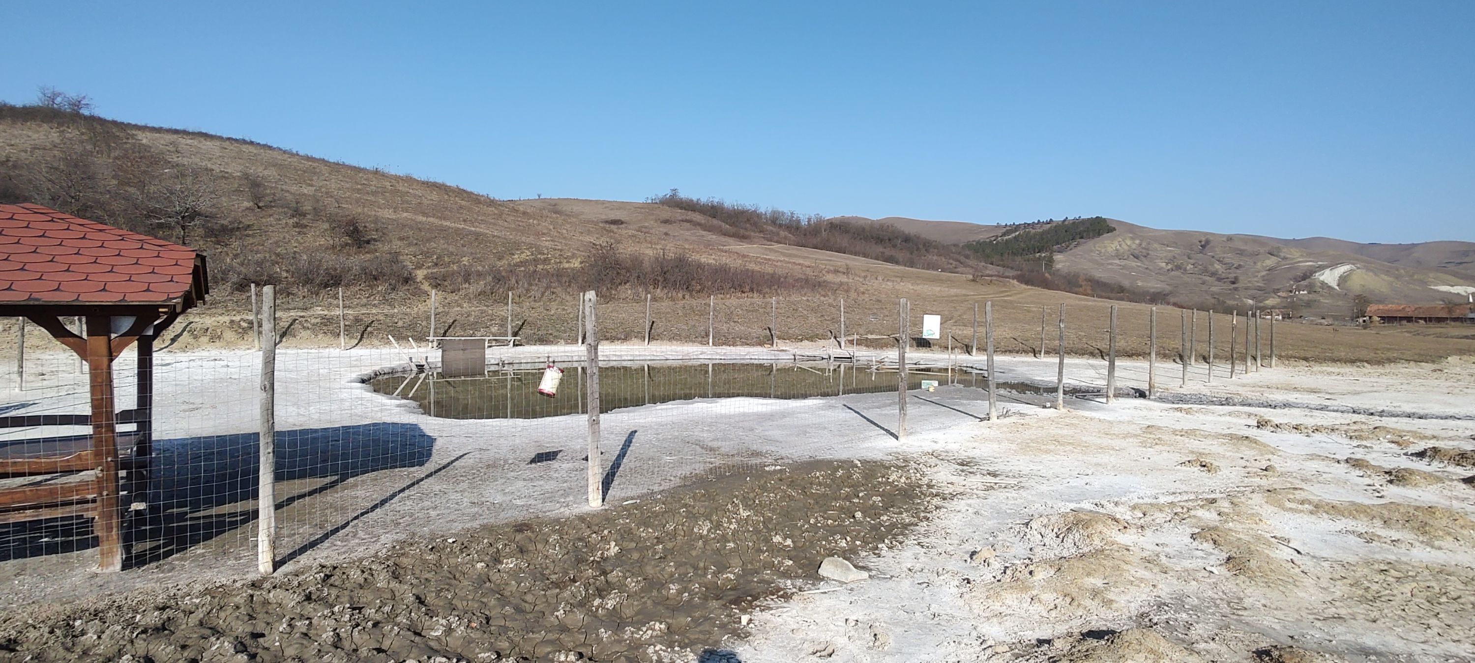 Cătunul cu 20 de locuitori din Transilvania situat pe un masiv de sare. Scos din izolare prin asfaltarea drumului și o bază de agrement de 3 milioane de euro