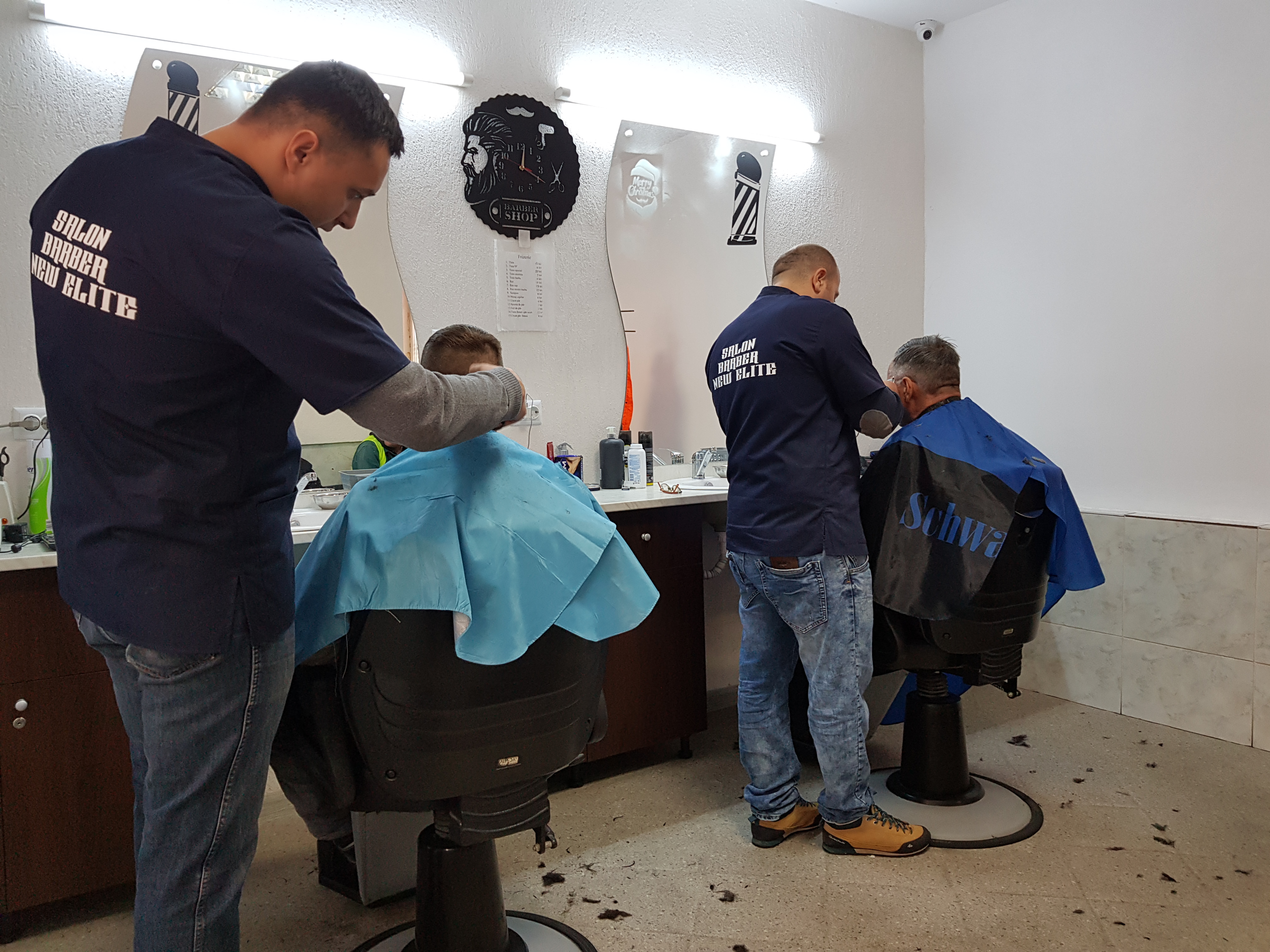 Ura și la frizerie! Am aflat poveștile salonului de la linia 1